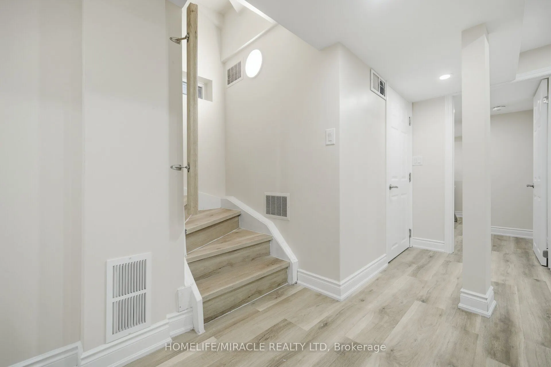 33 Ridgefield Court
