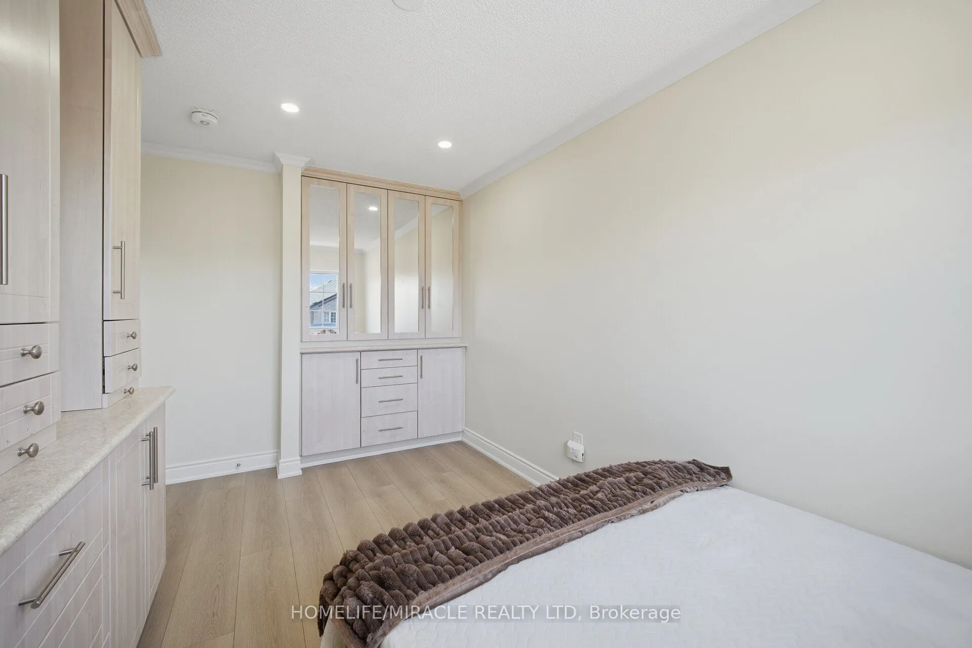 33 Ridgefield Court
