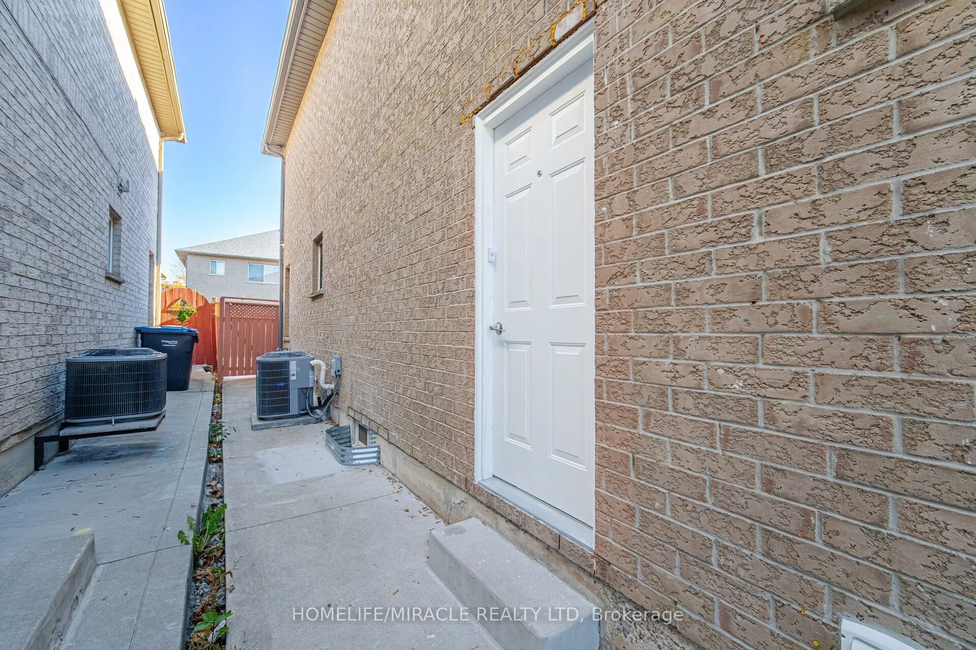 33 Ridgefield Court