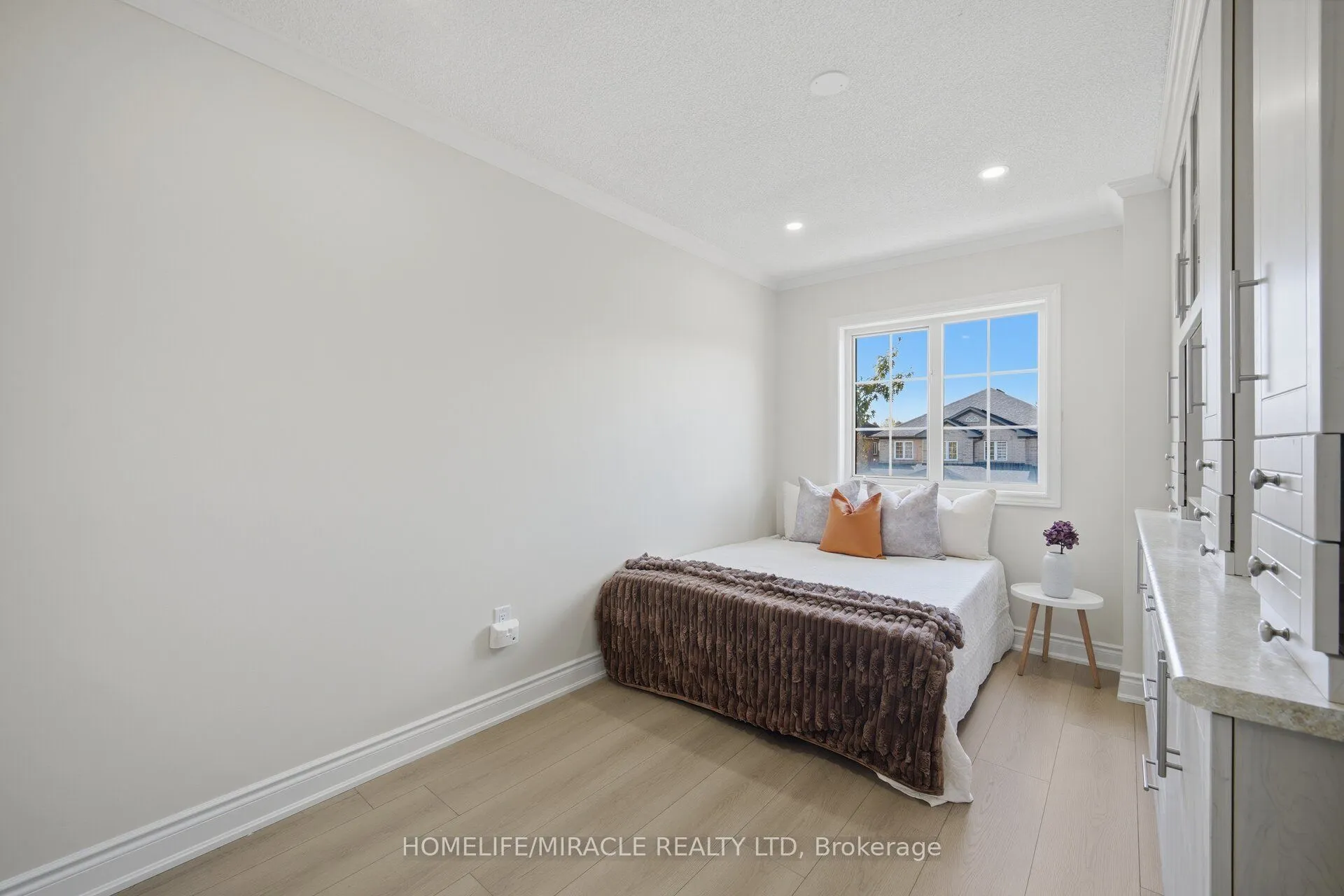 33 Ridgefield Court