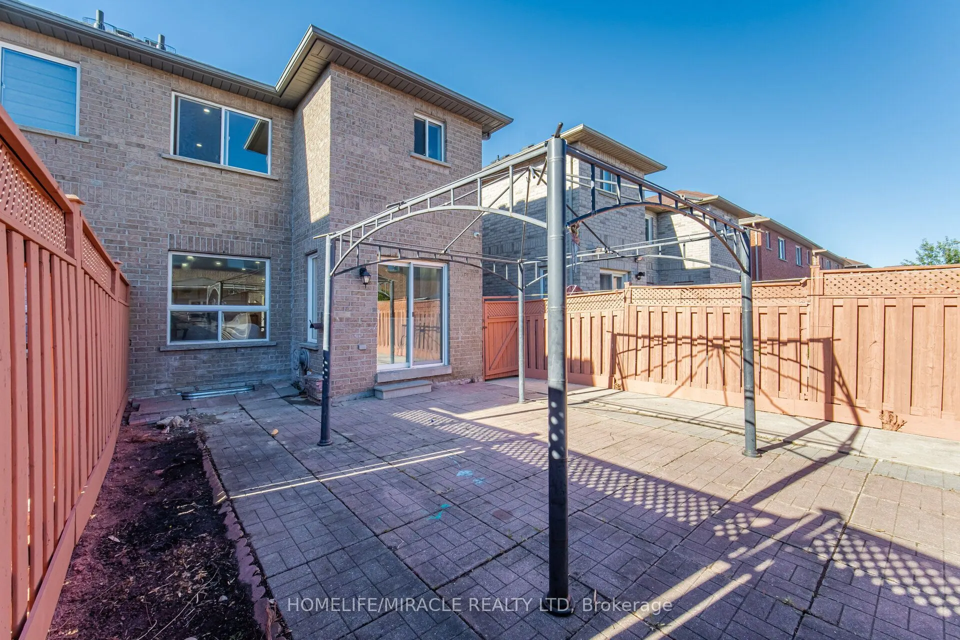 33 Ridgefield Court