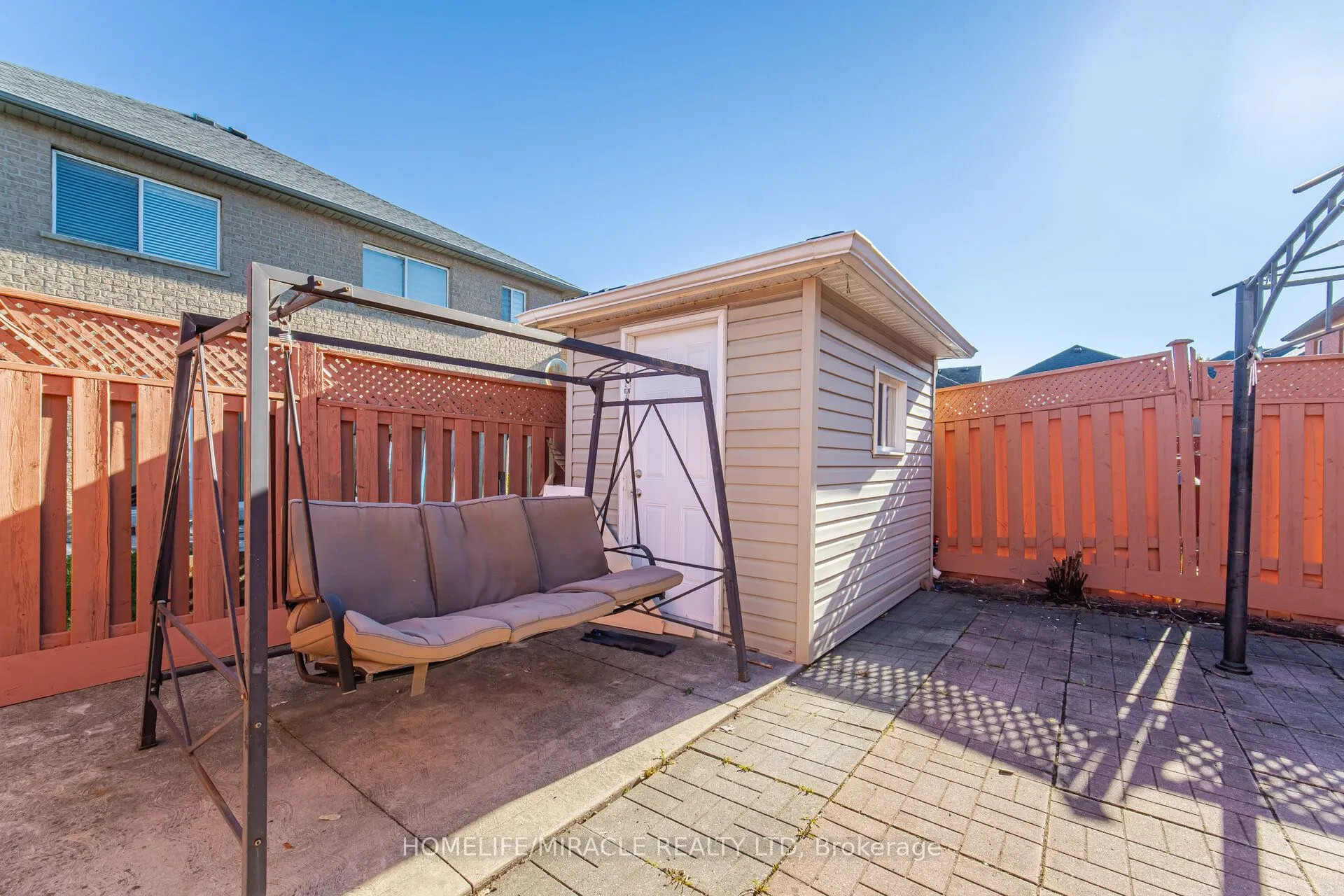 33 Ridgefield Court