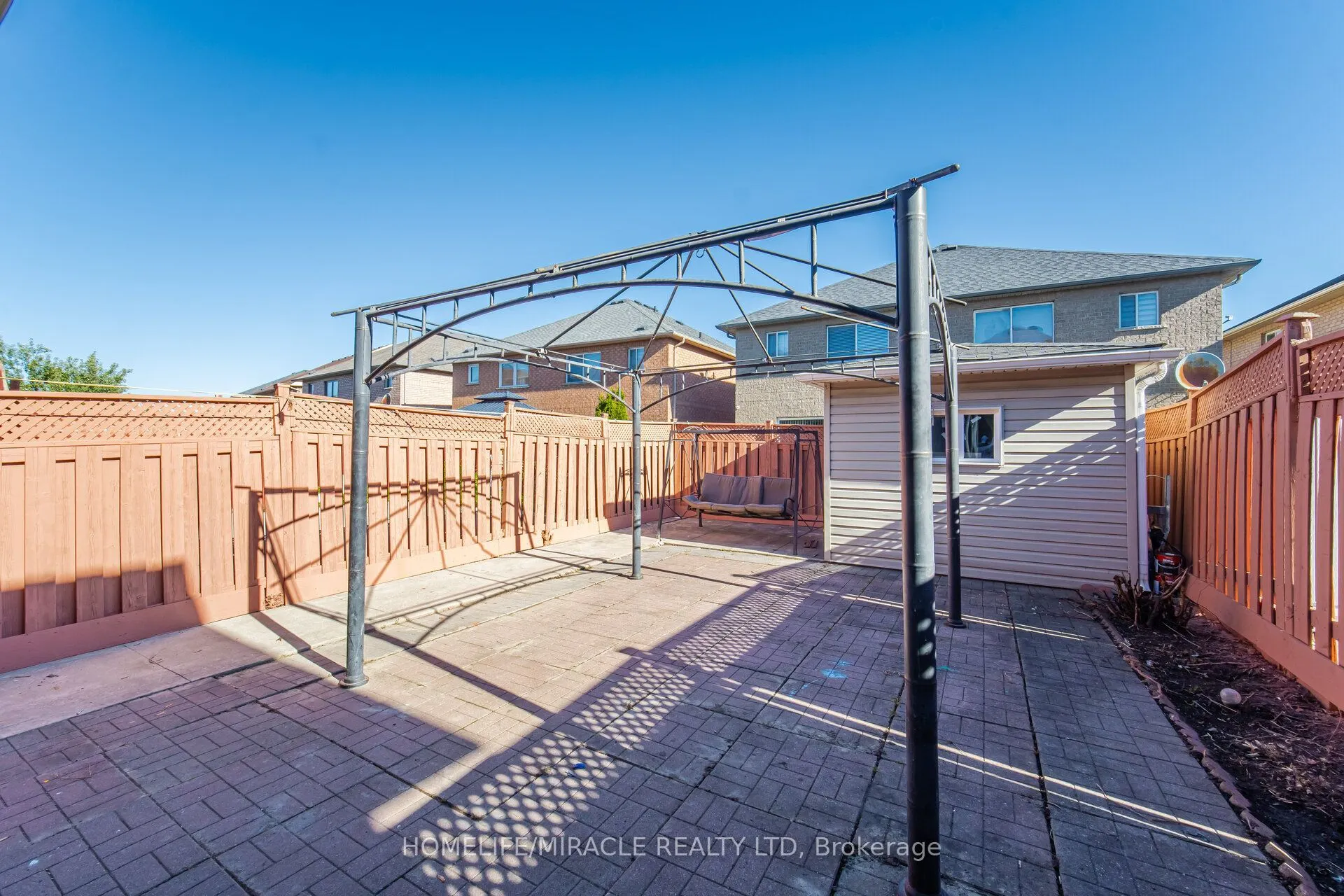33 Ridgefield Court
