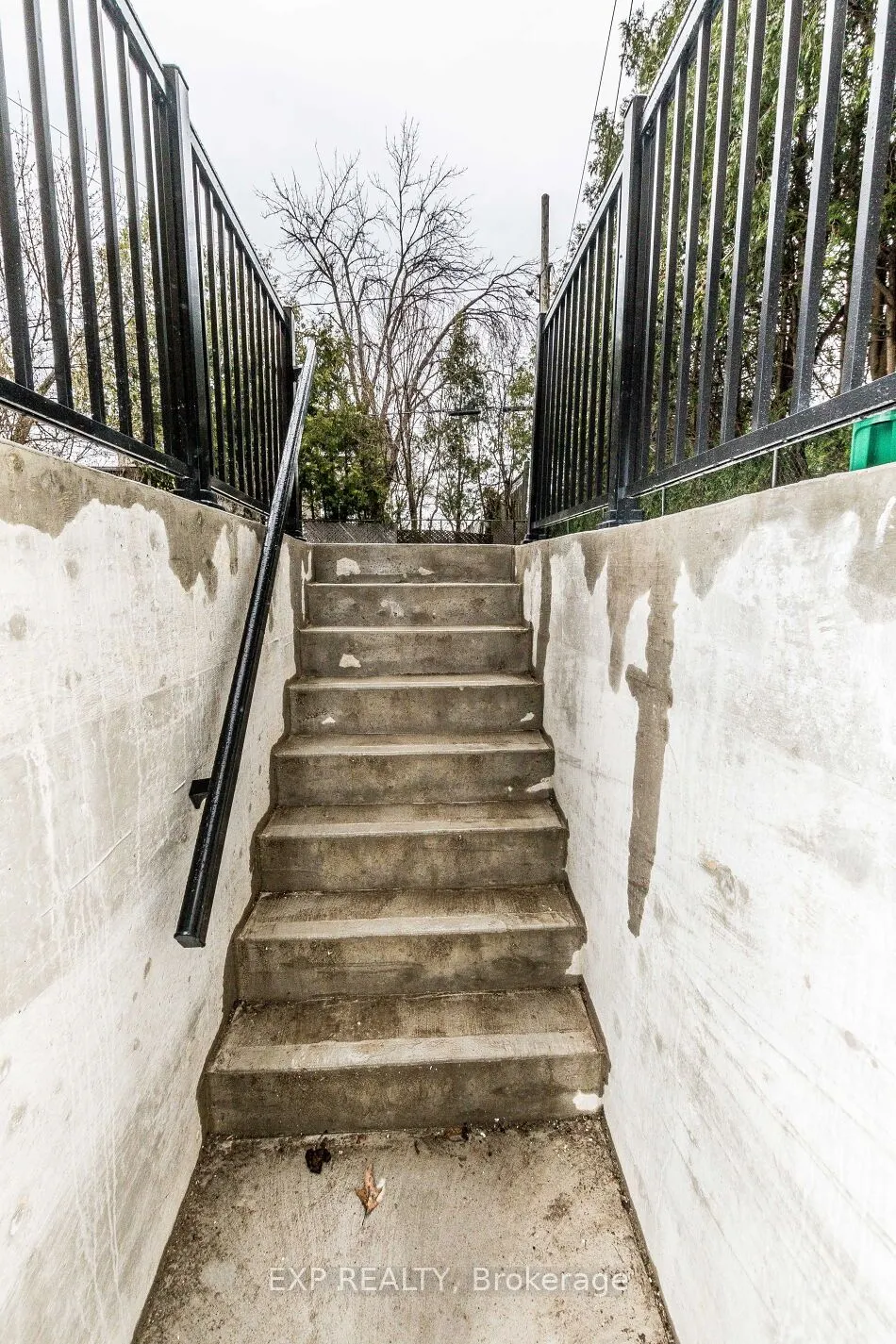 91 Corby Crescent #Basement Apartment