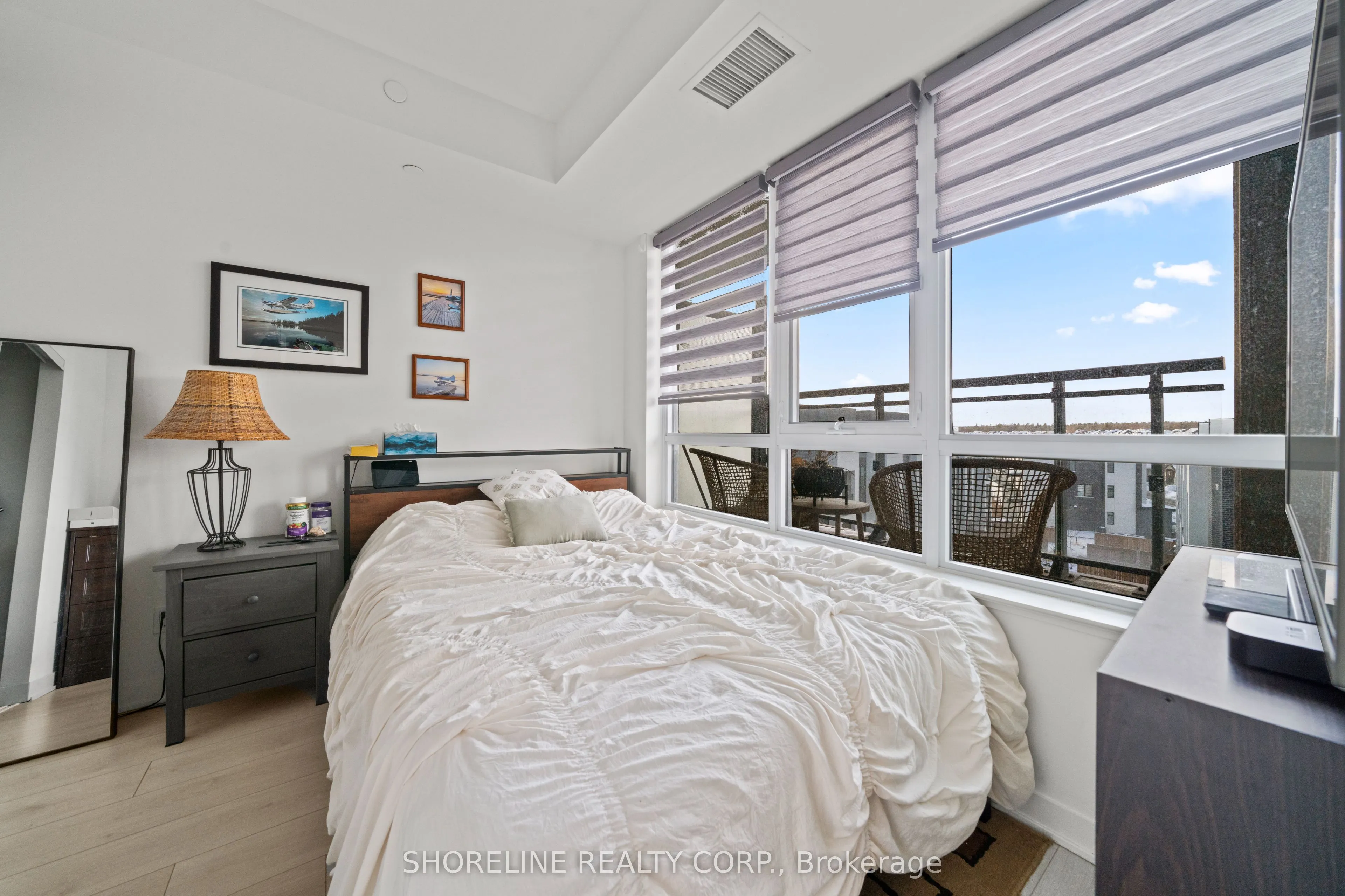 405 Dundas Street W #412