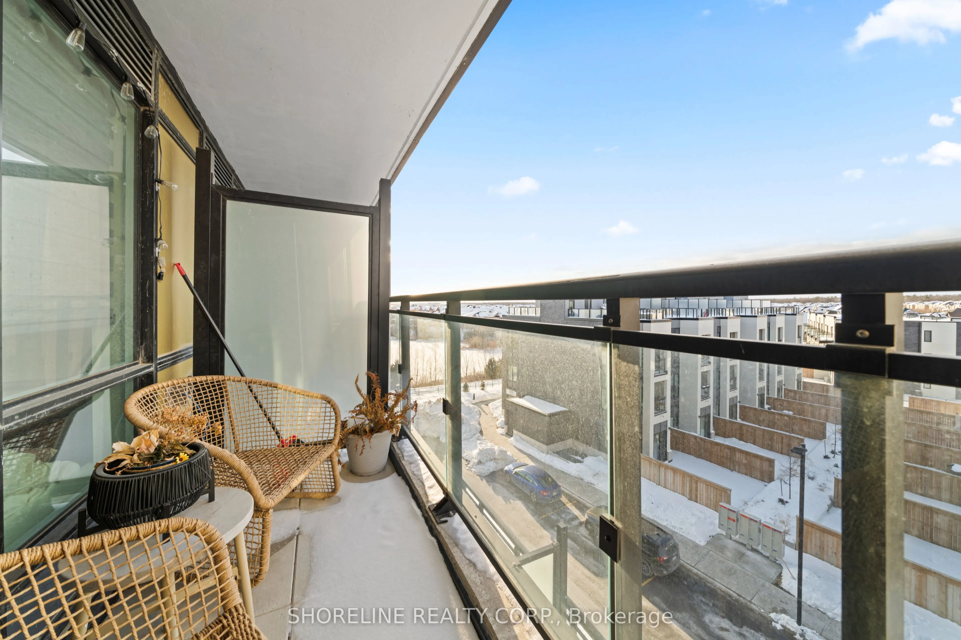 405 Dundas Street W #412