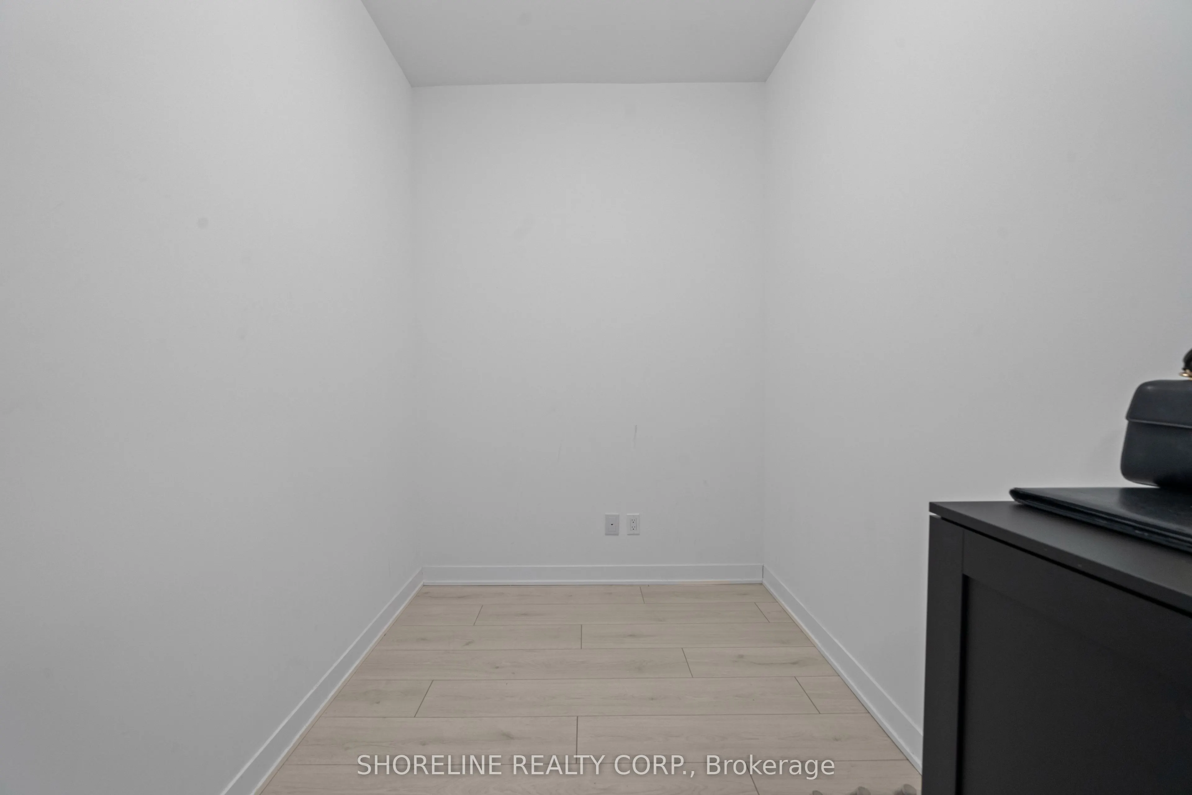 405 Dundas Street W #412