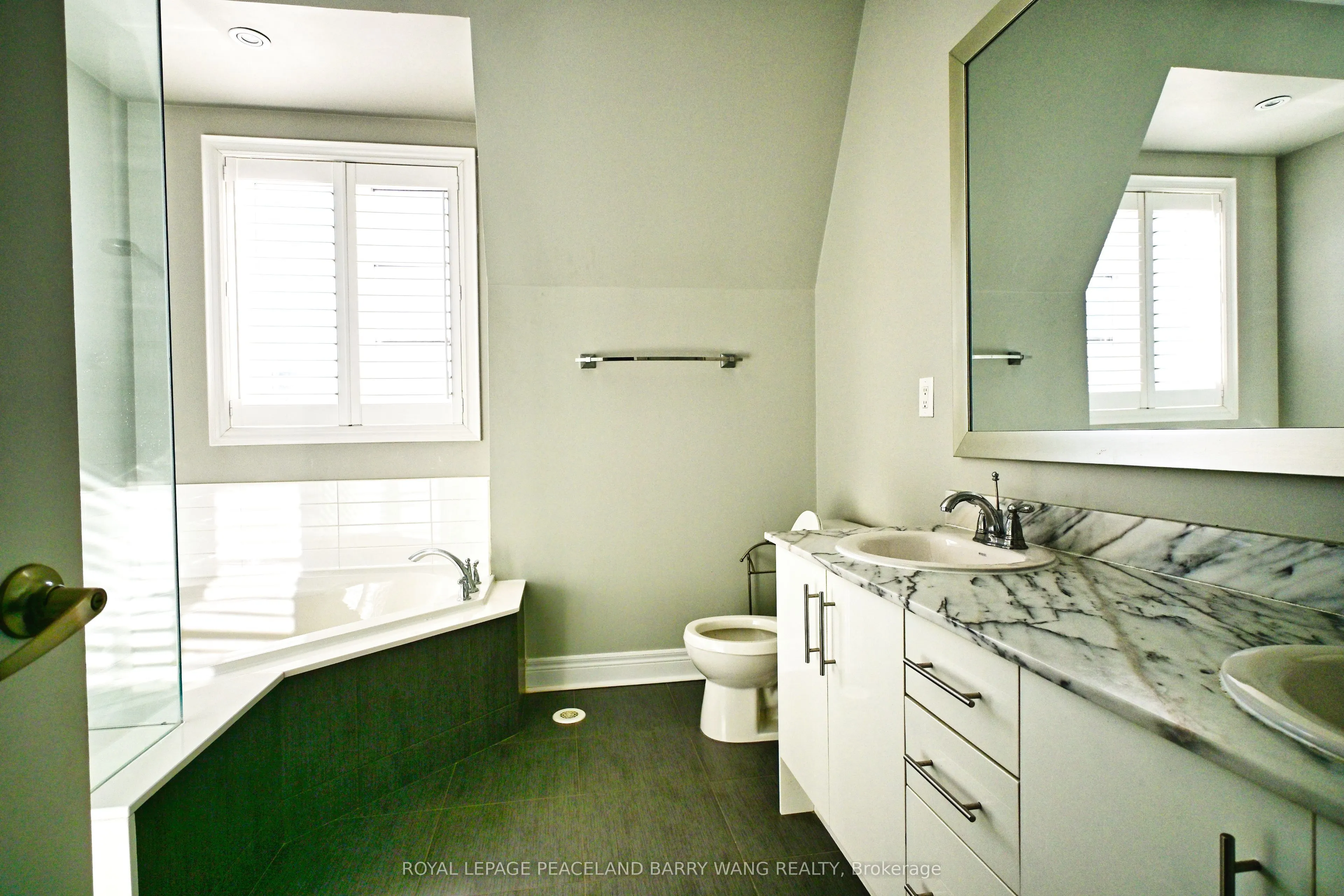 1812 Burnhamthorpe Road E #57