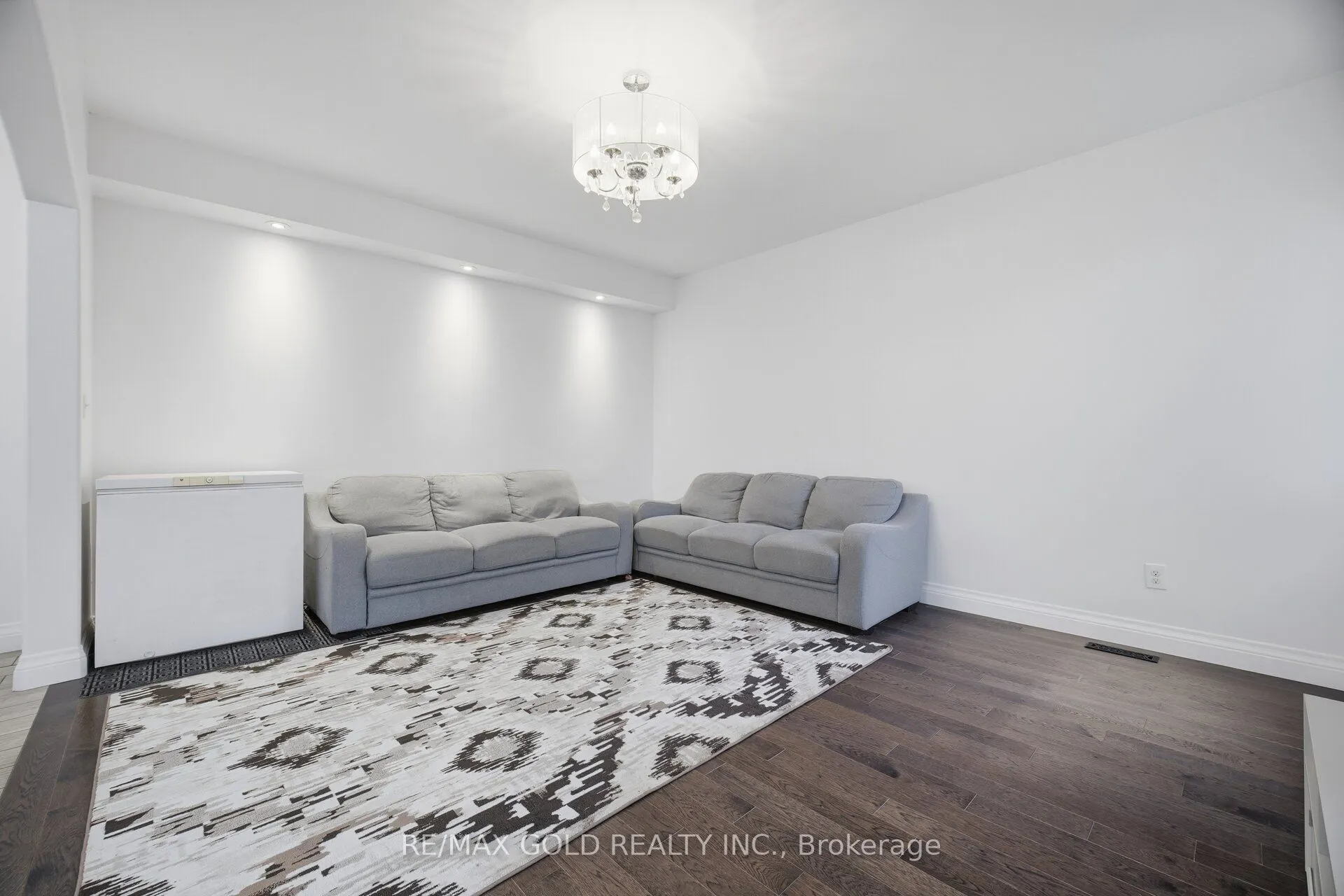 687 Marley Crescent