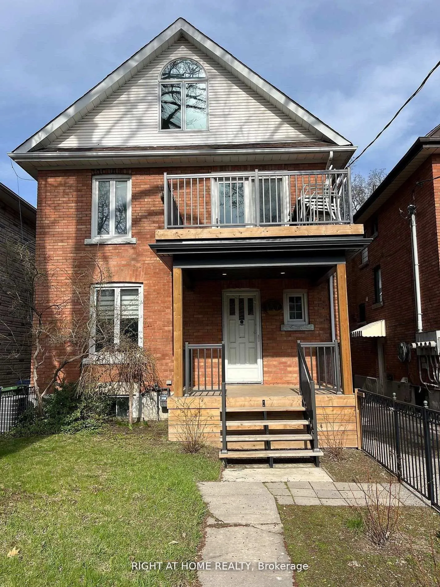 157 Medland Street S