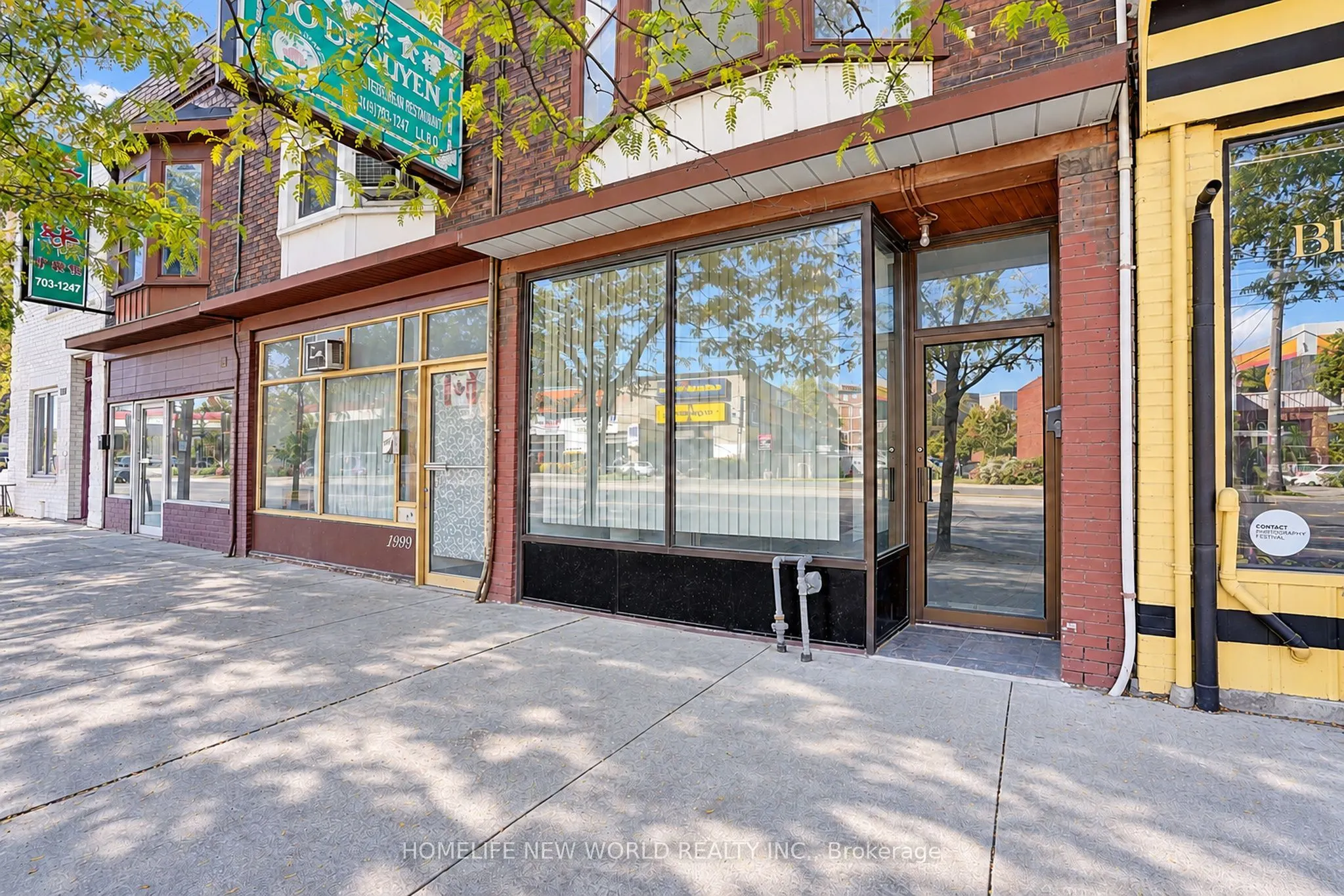 2001 Dundas Street W