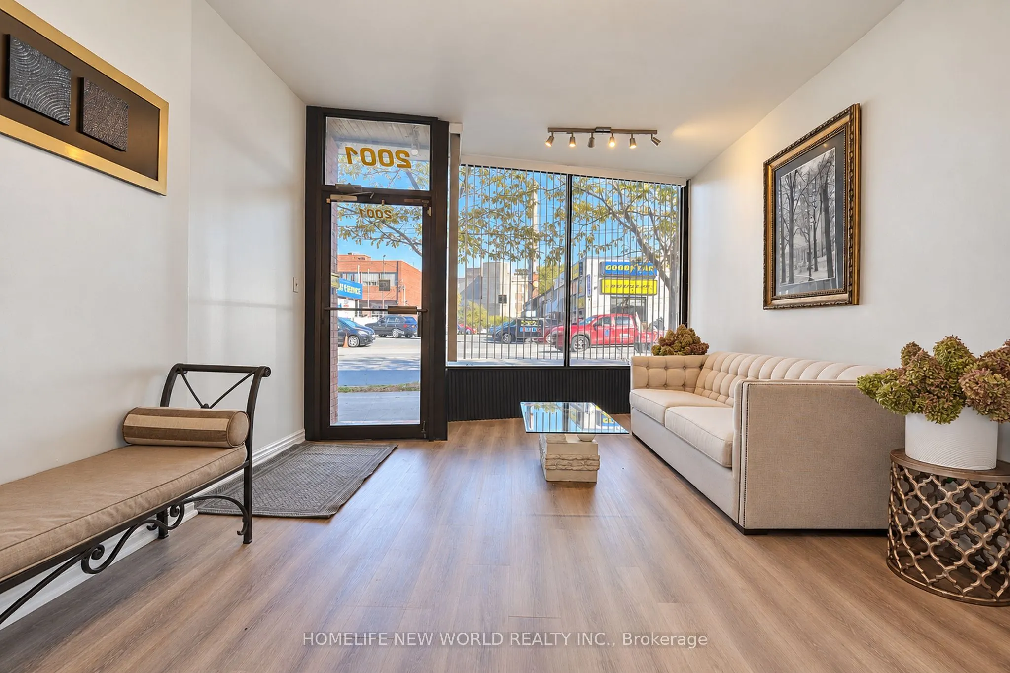 2001 Dundas Street W