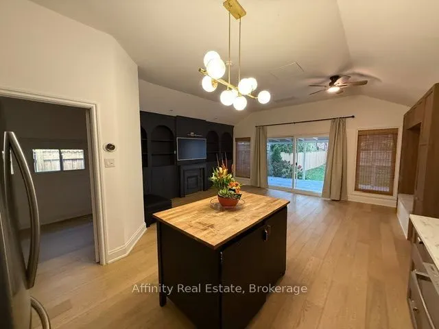 121 Paisley Boulevard E