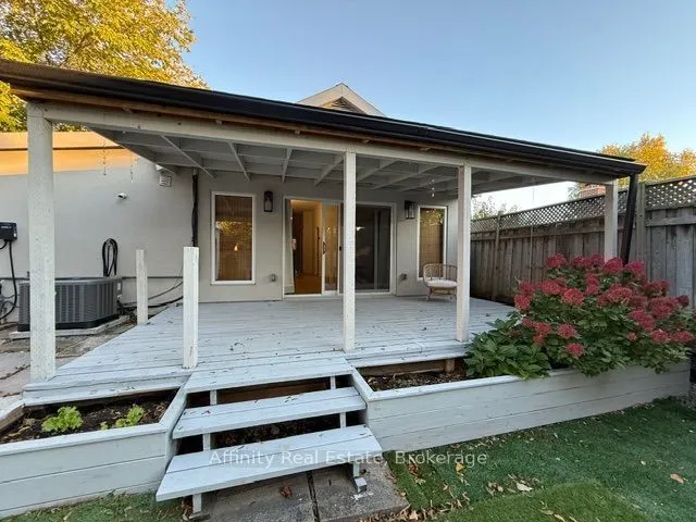 121 Paisley Boulevard E