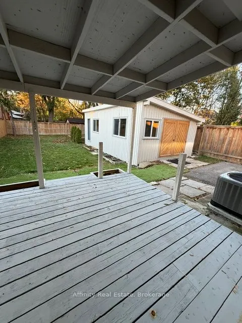 121 Paisley Boulevard E
