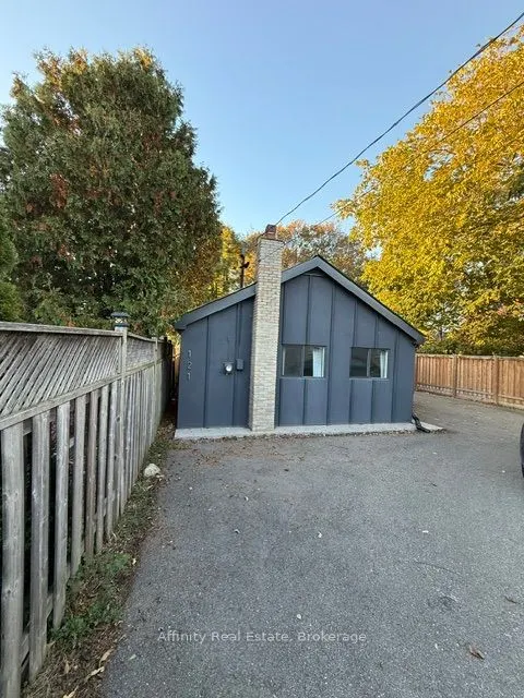 121 Paisley Boulevard E
