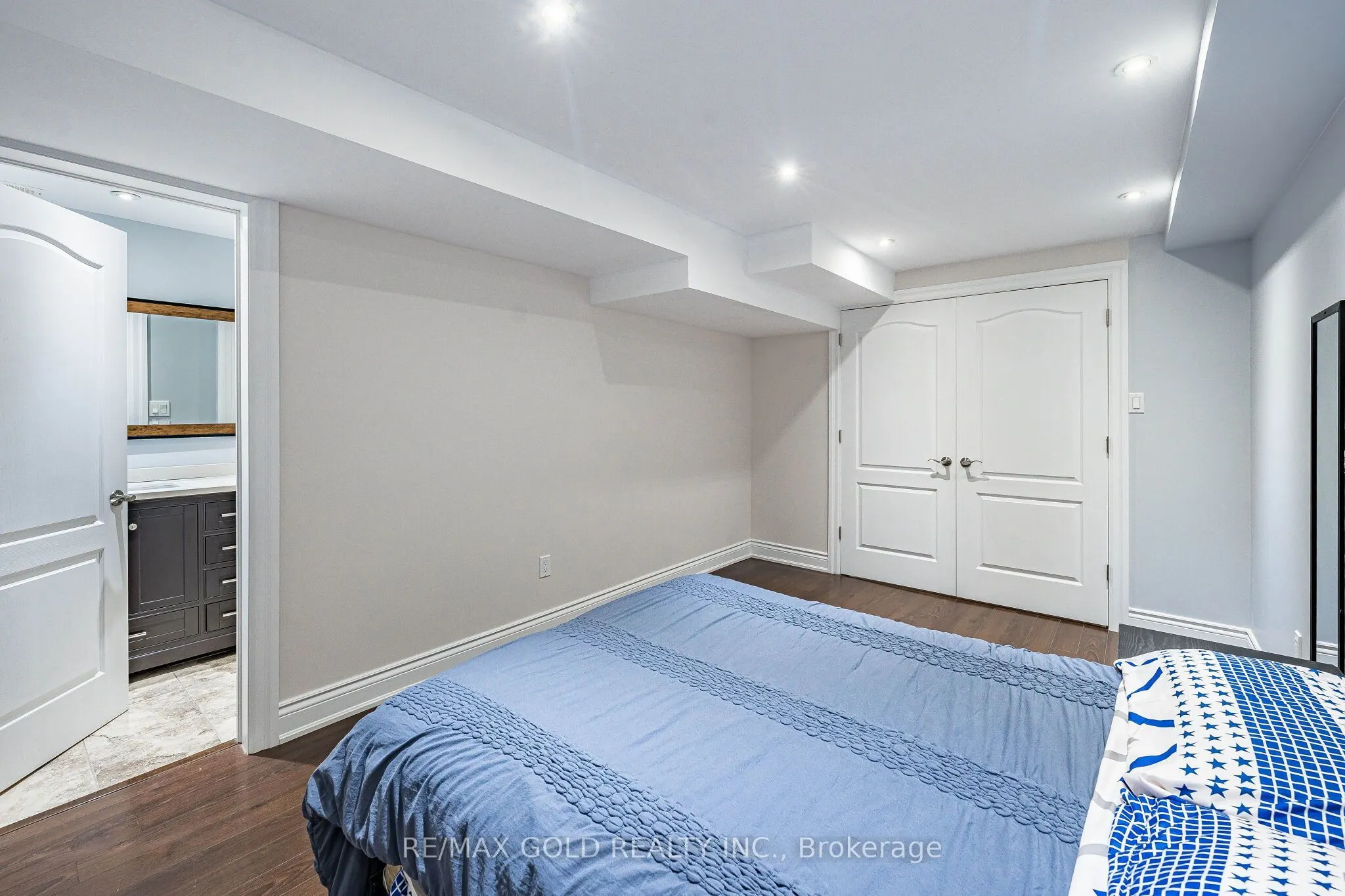 329 Howard Crescent
