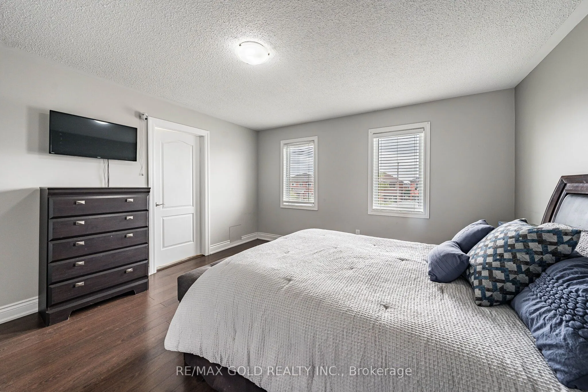 329 Howard Crescent