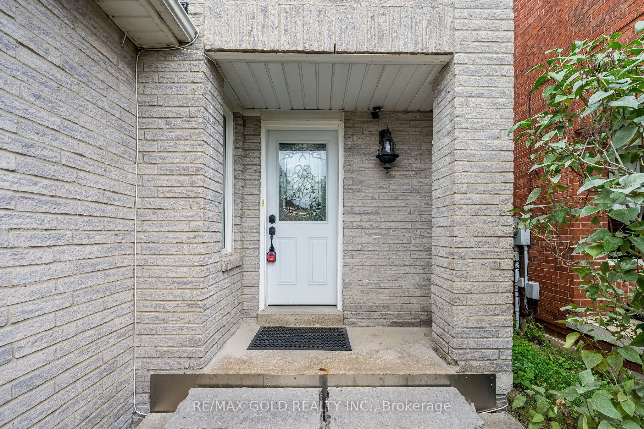 329 Howard Crescent