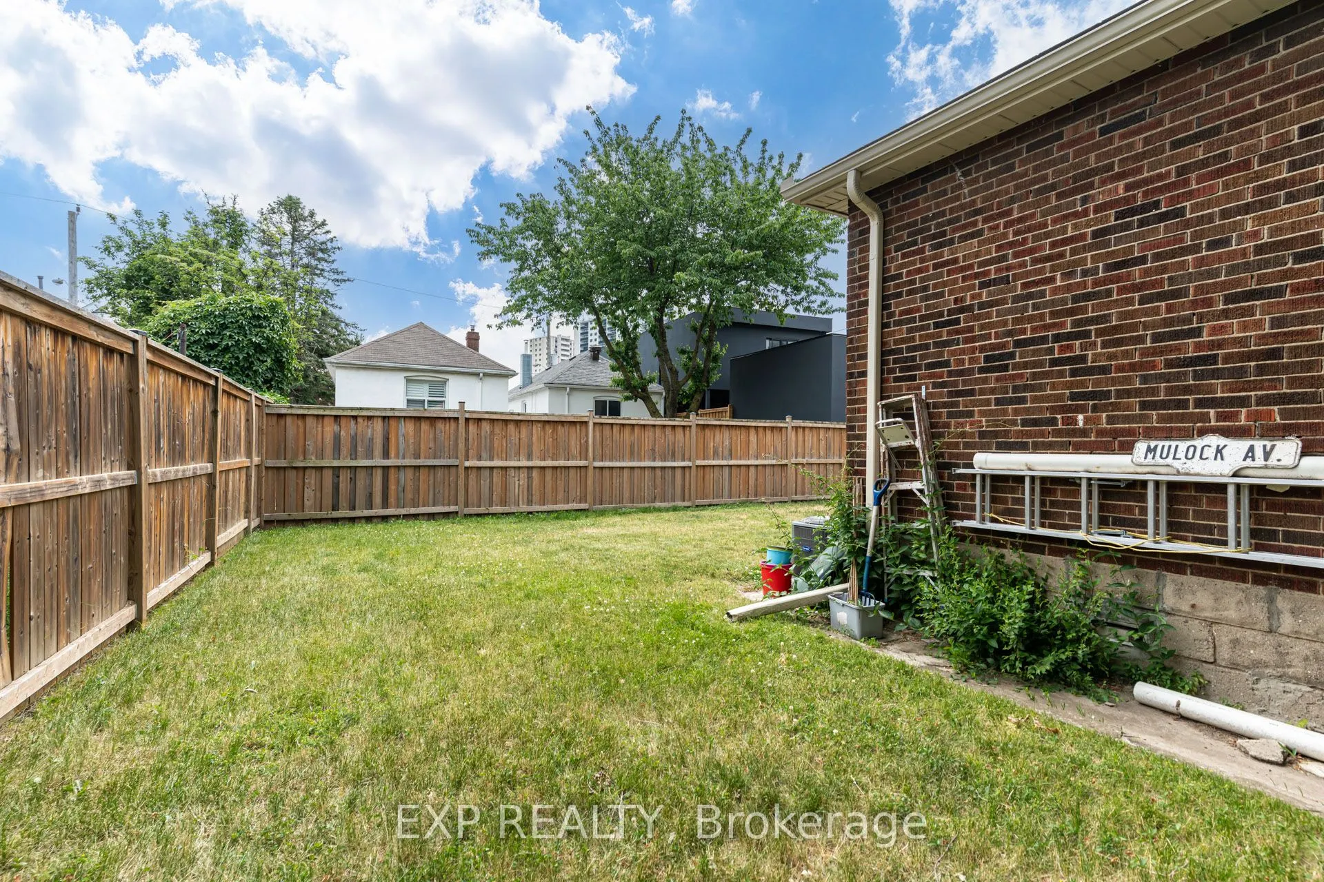 5 Laxis Avenue