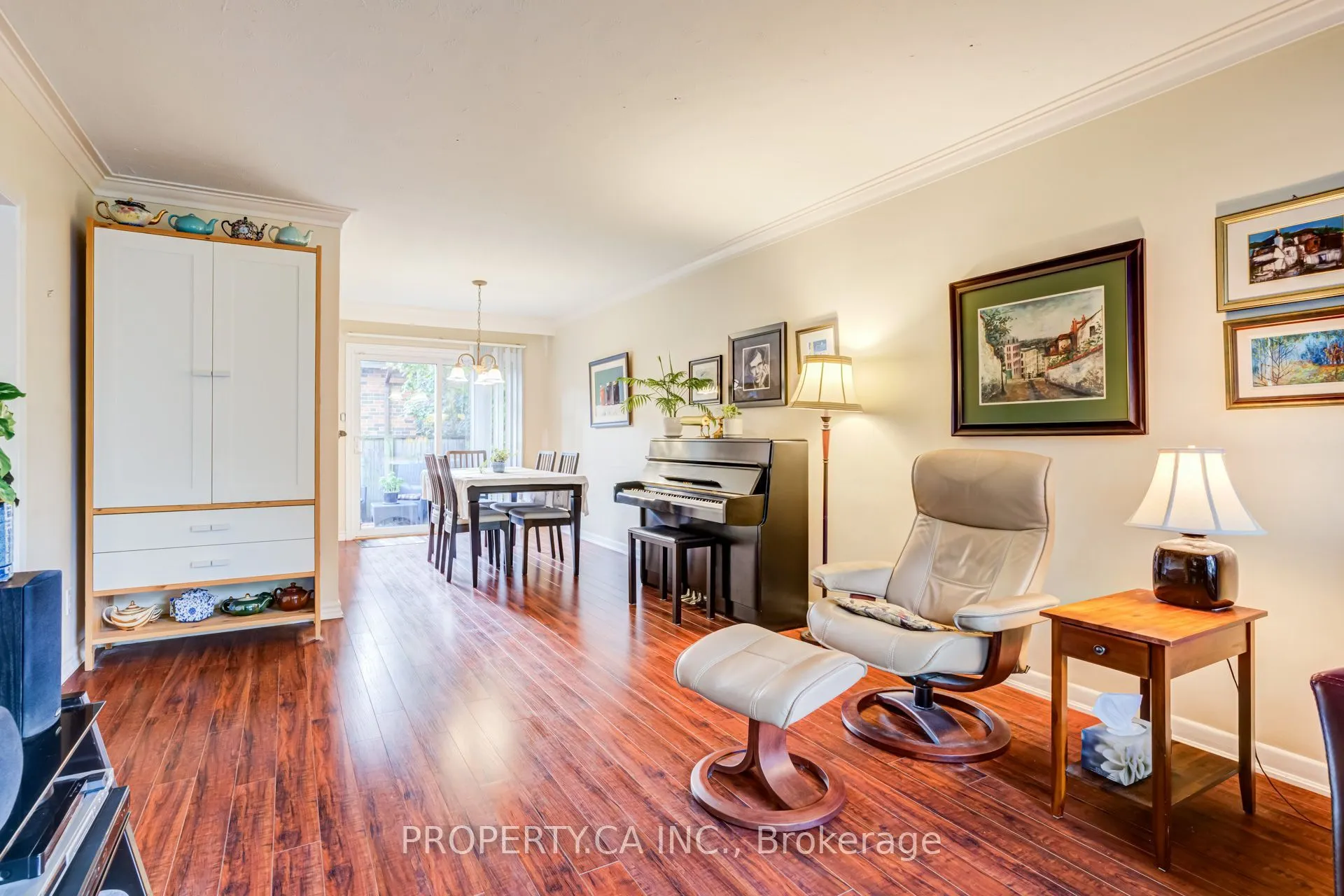 2302 Redfern Road