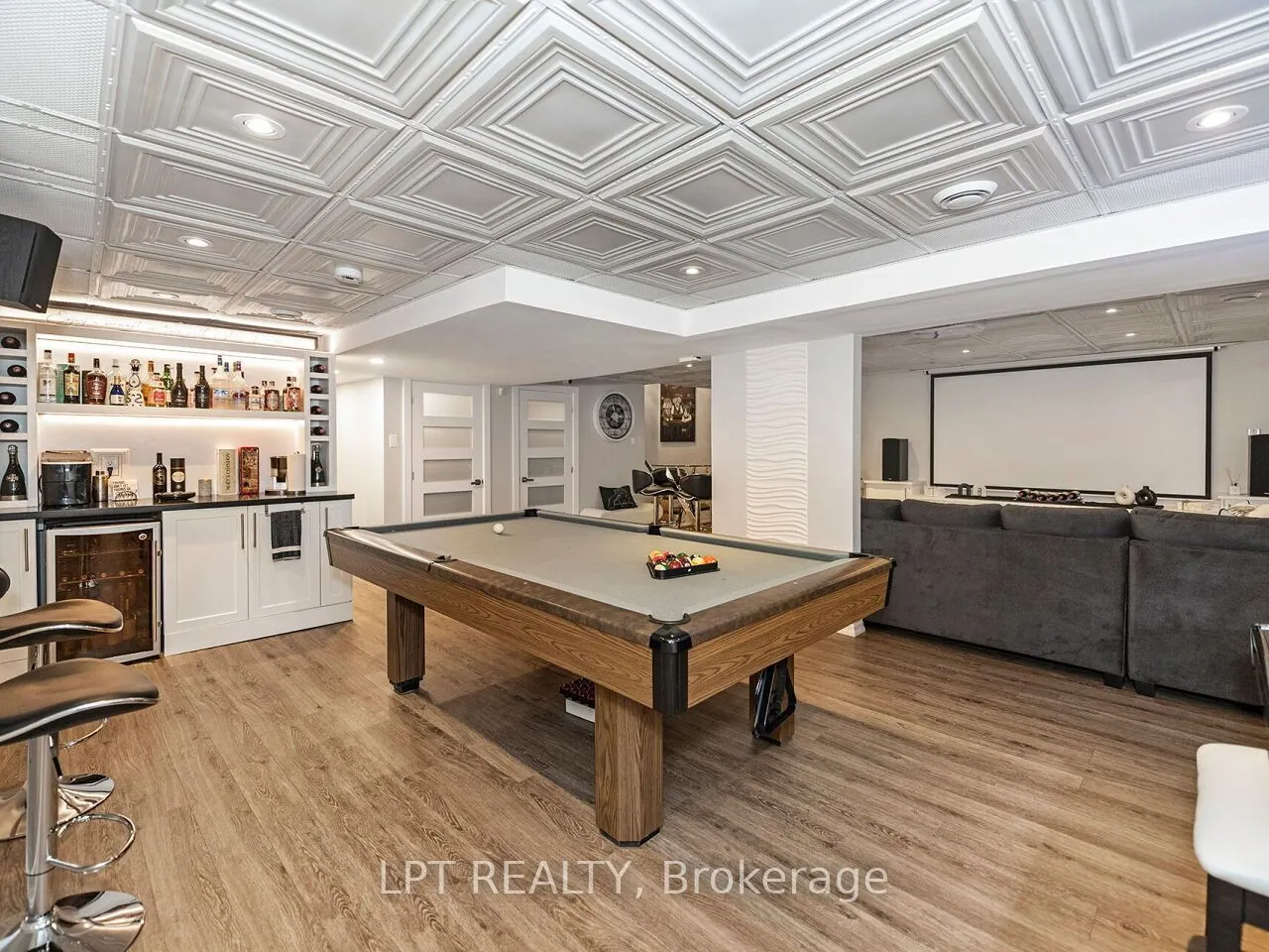 493 Tipperton Crescent