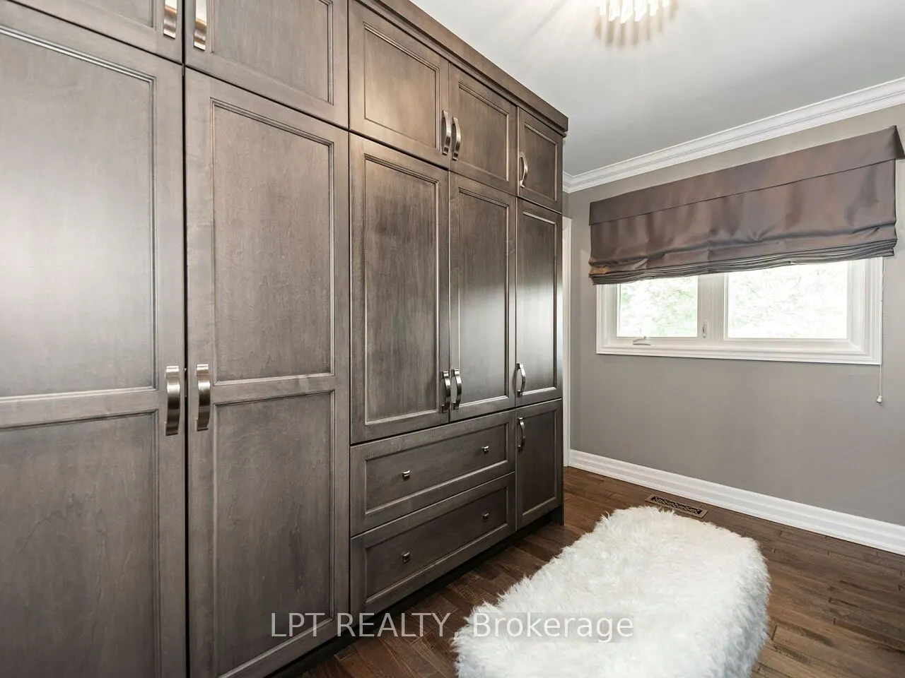493 Tipperton Crescent