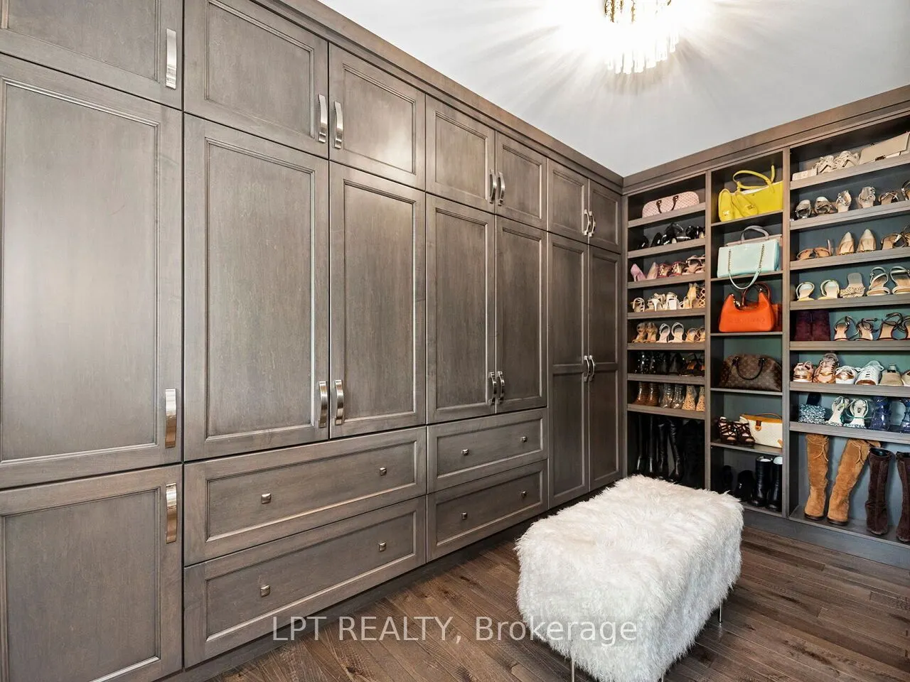 493 Tipperton Crescent
