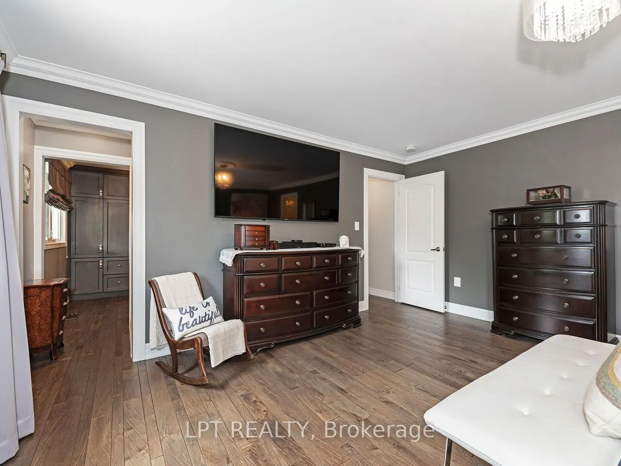 493 Tipperton Crescent