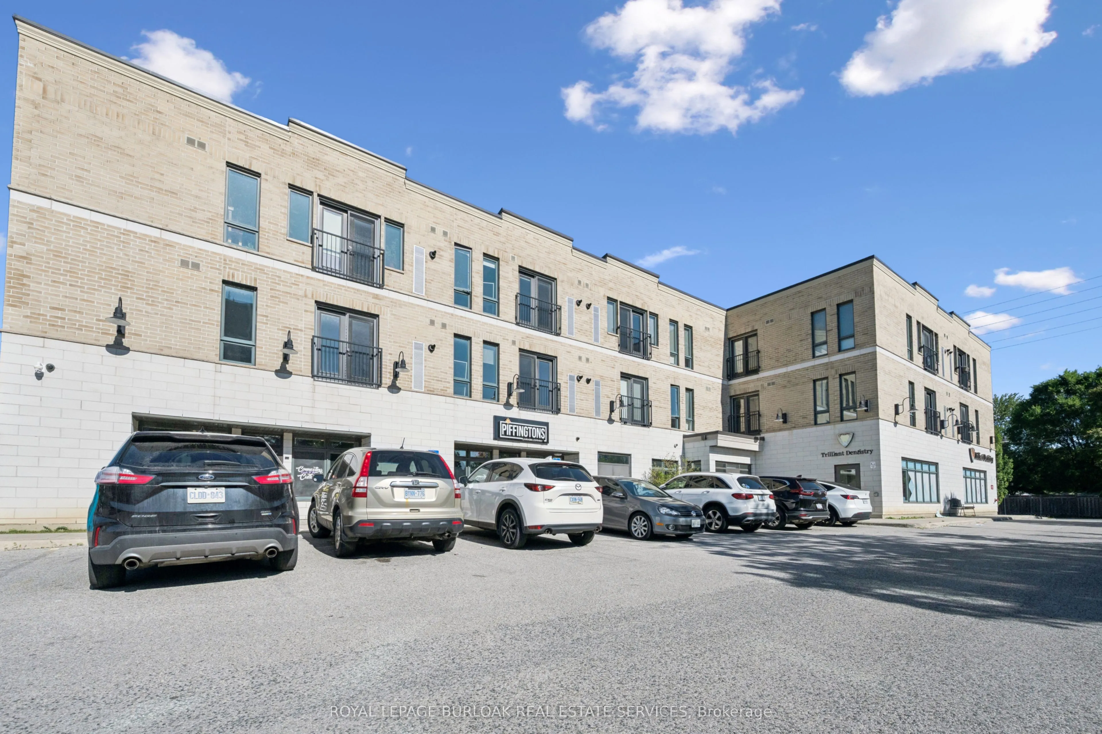 100 Bronte Street S