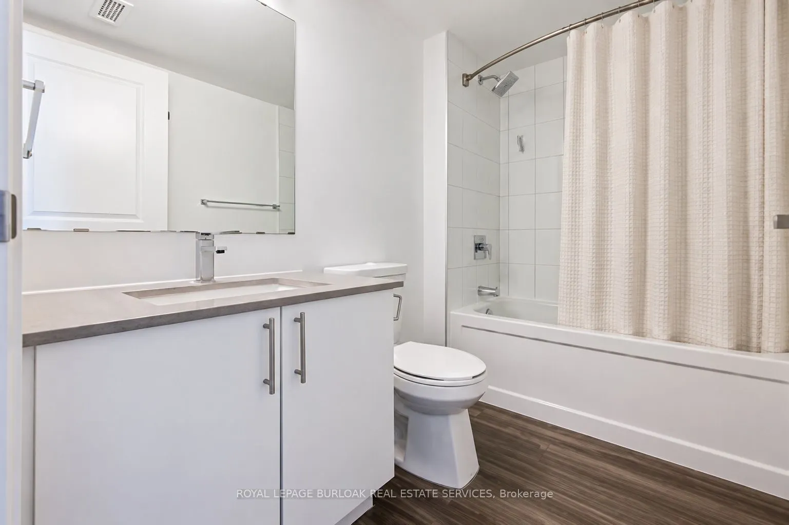 100 Bronte Street S