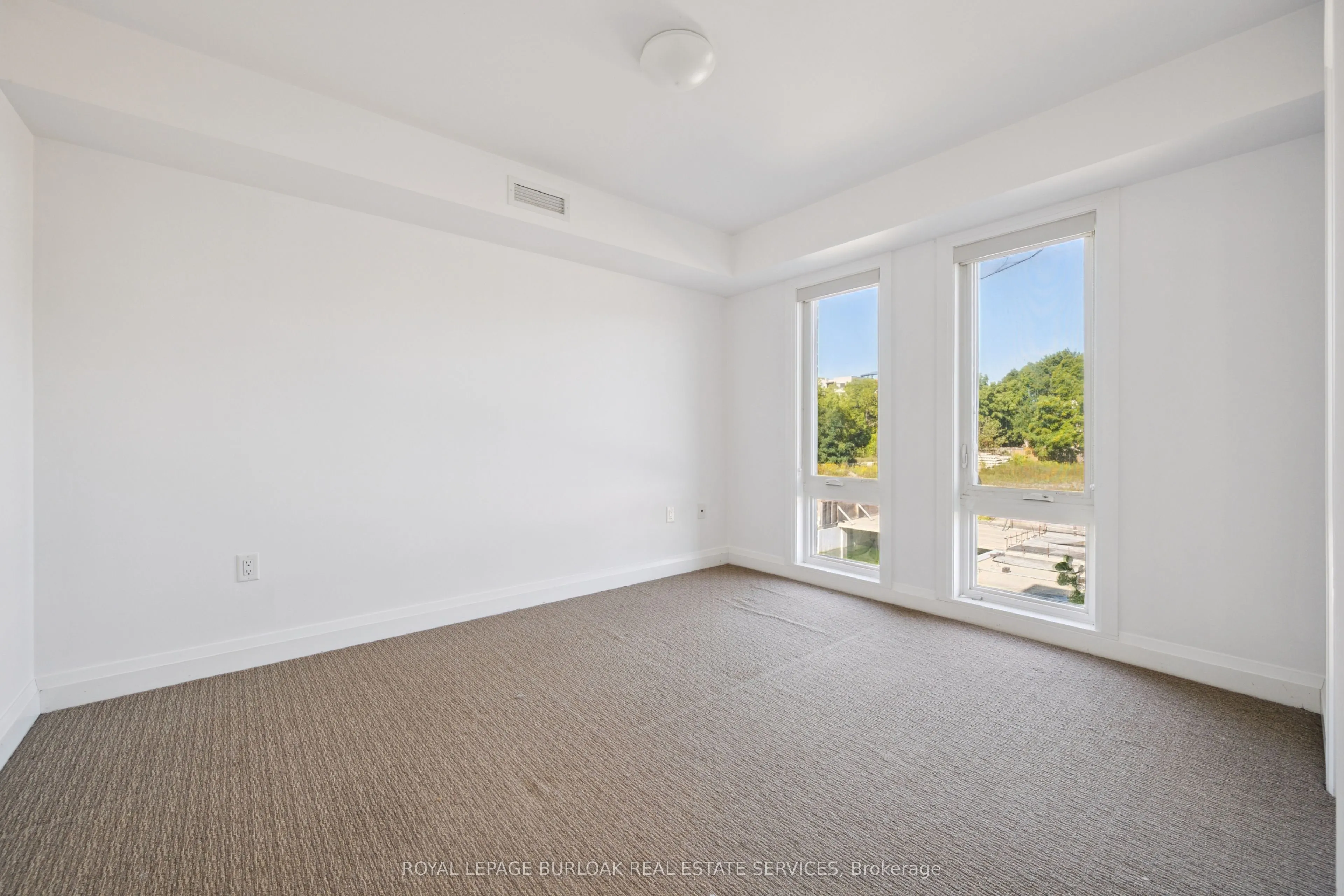 100 Bronte Street S