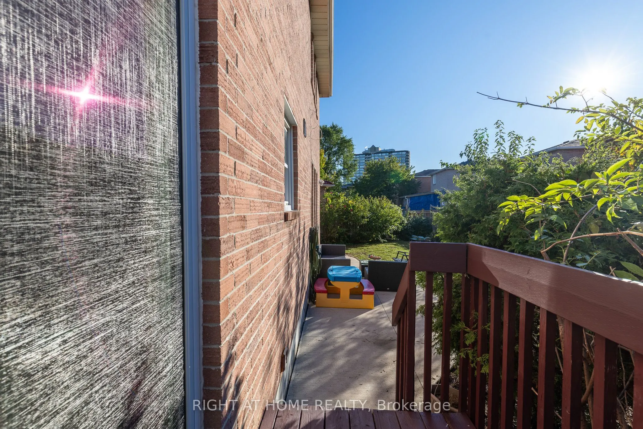 5044 Guildwood Way E