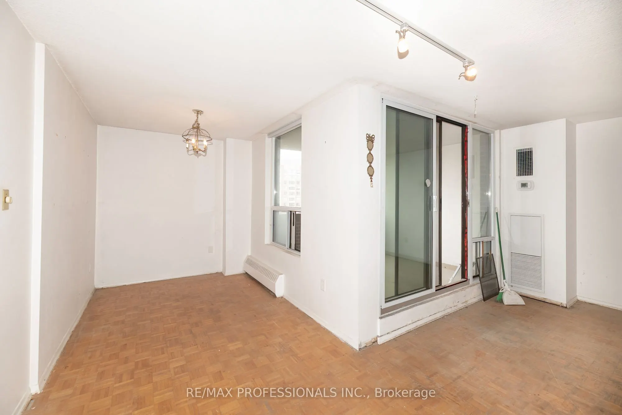 1515 Lakeshore Road #708