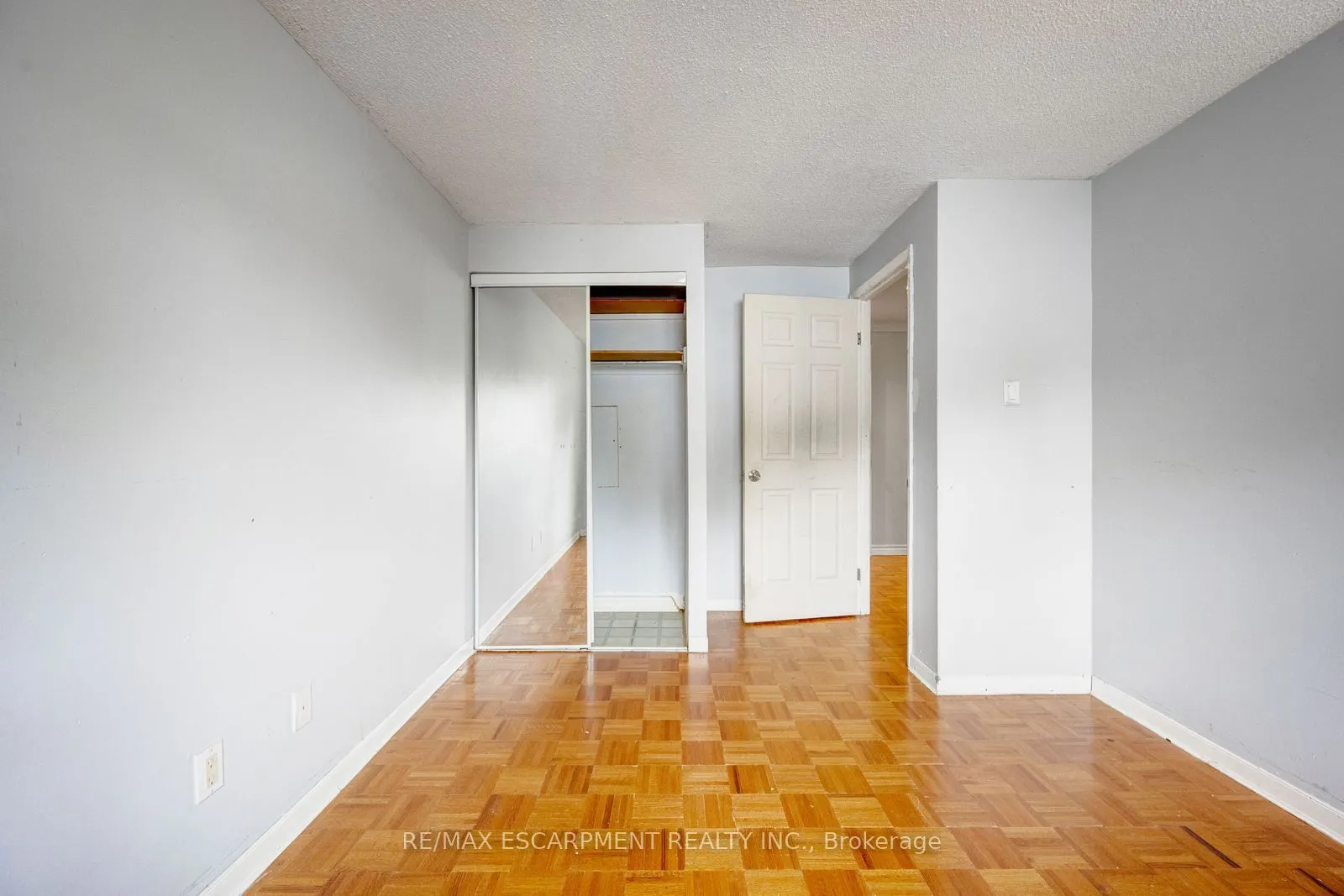 13 Holmstead Court