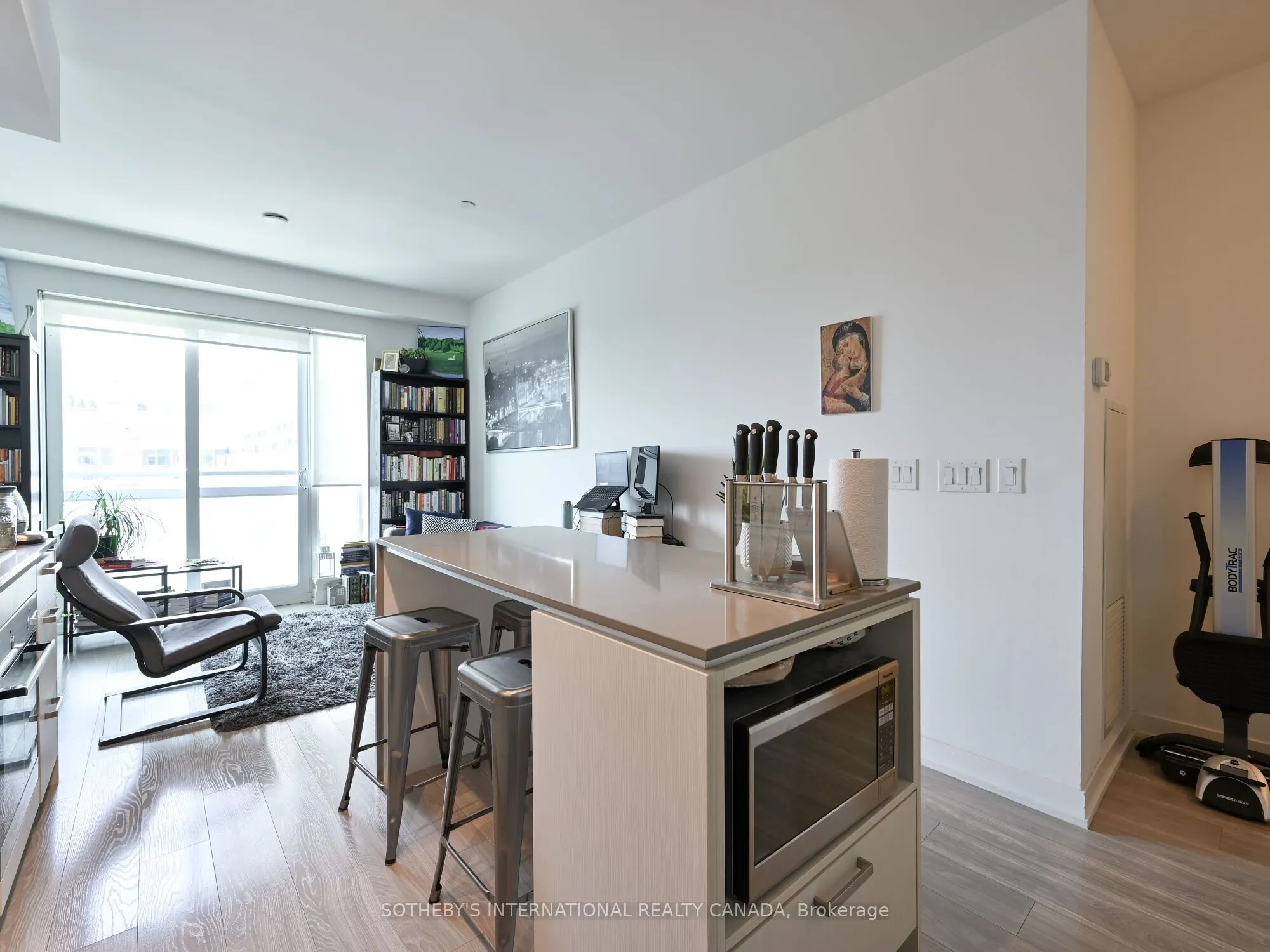 1830 Bloor Street W #813