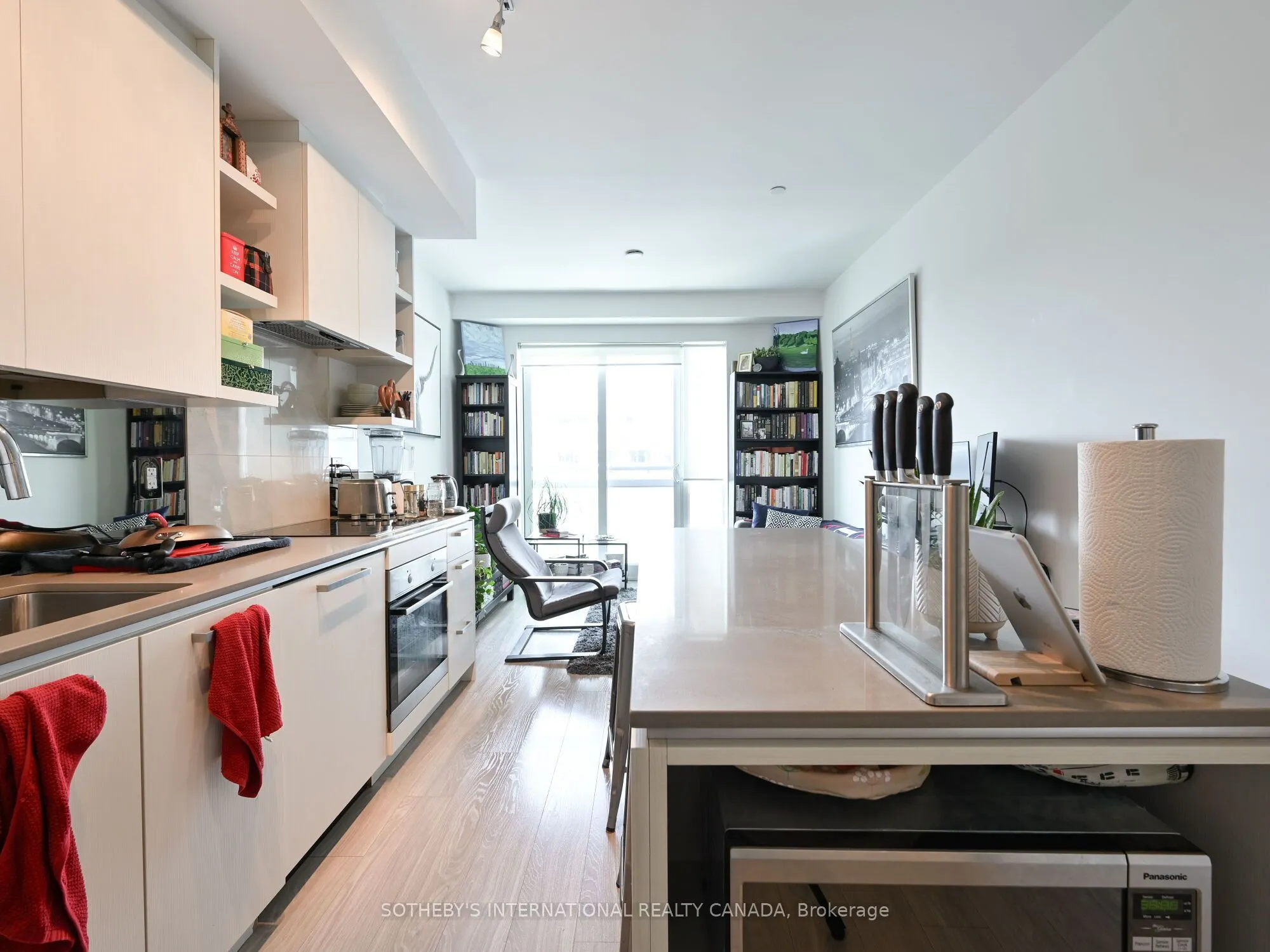 1830 Bloor Street W #813