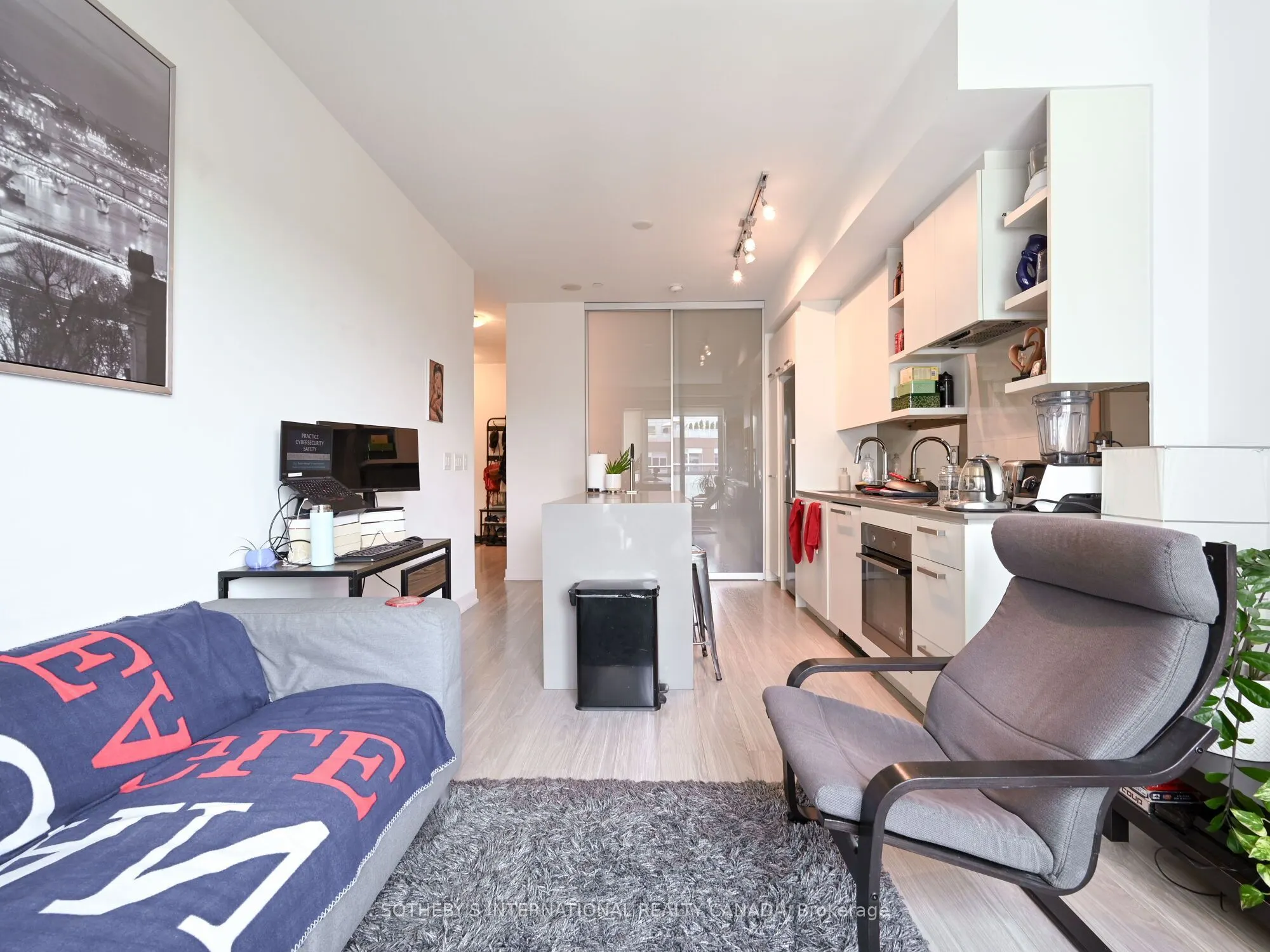 1830 Bloor Street W #813