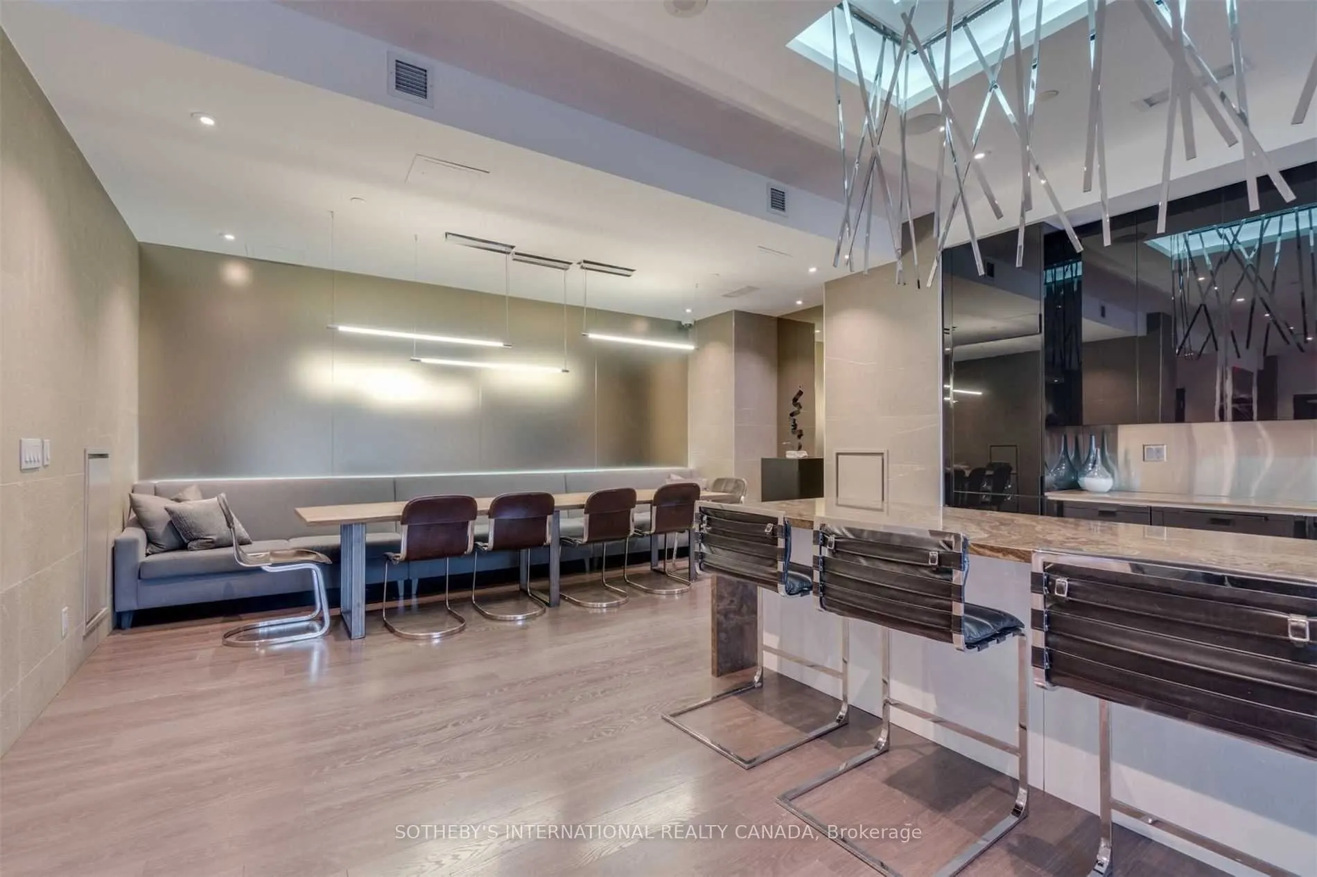 1830 Bloor Street W #813