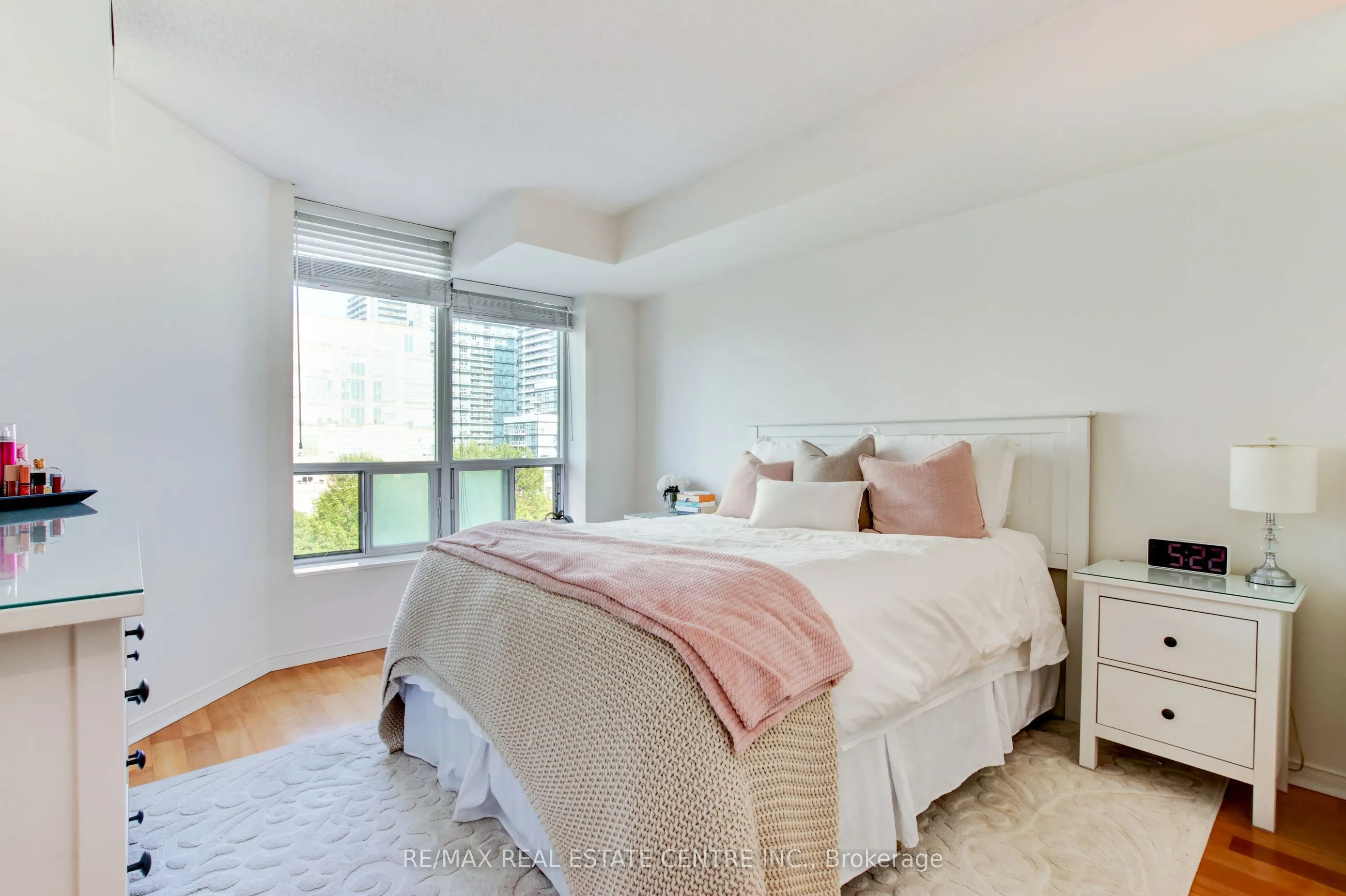 190 Manitoba Street #706