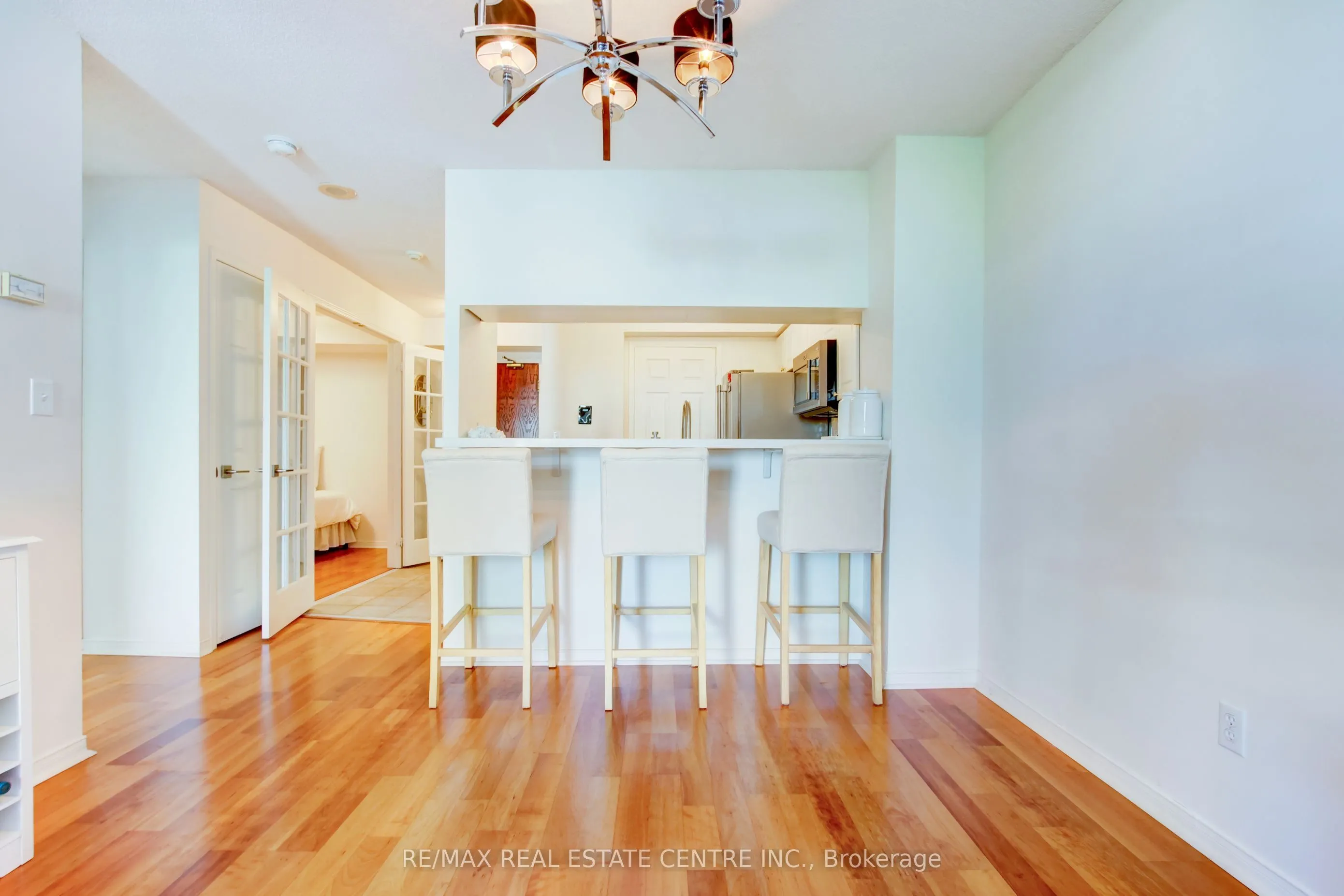 190 Manitoba Street #706
