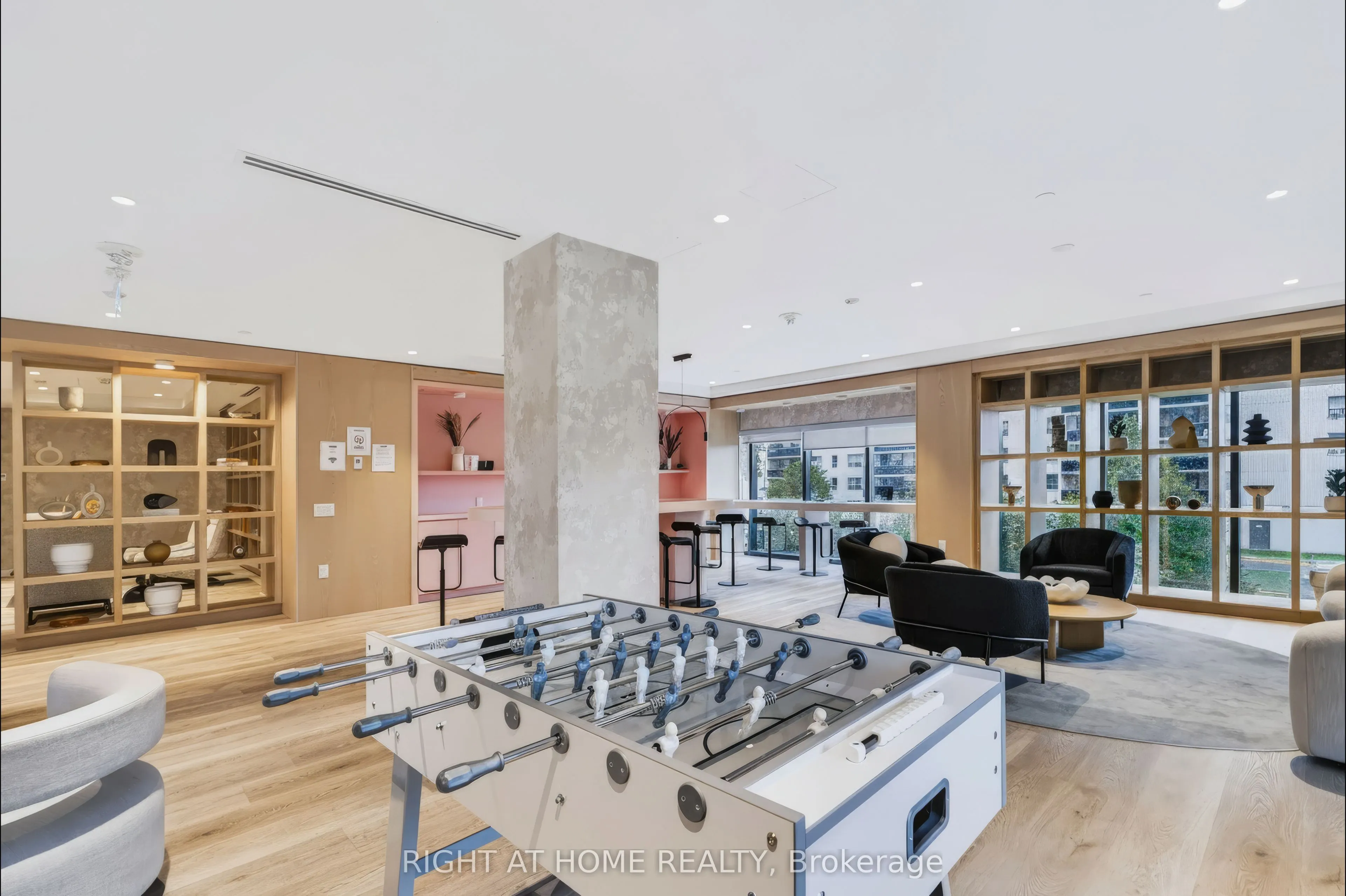 86 Dundas Street E #422