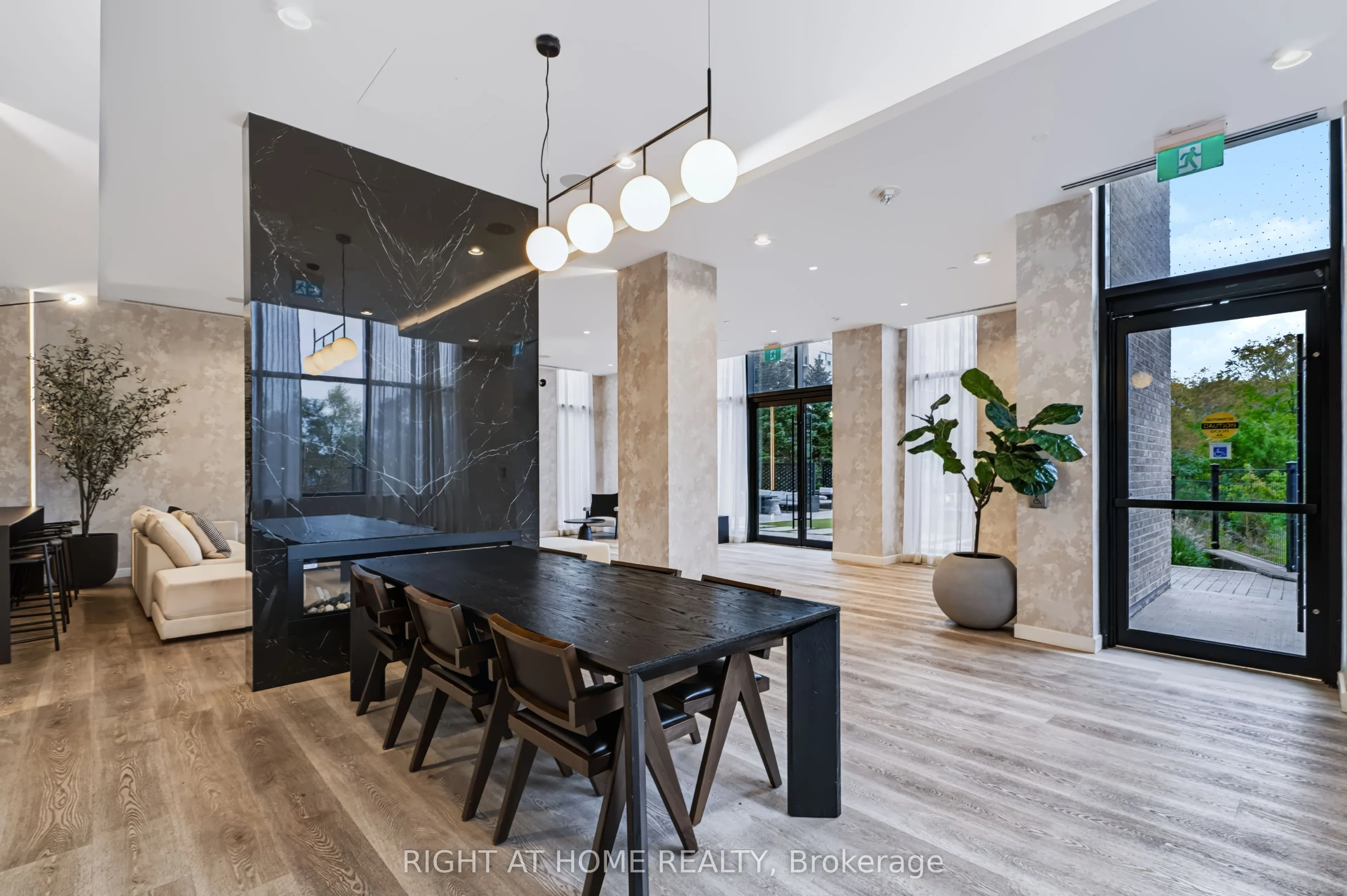86 Dundas Street E #422