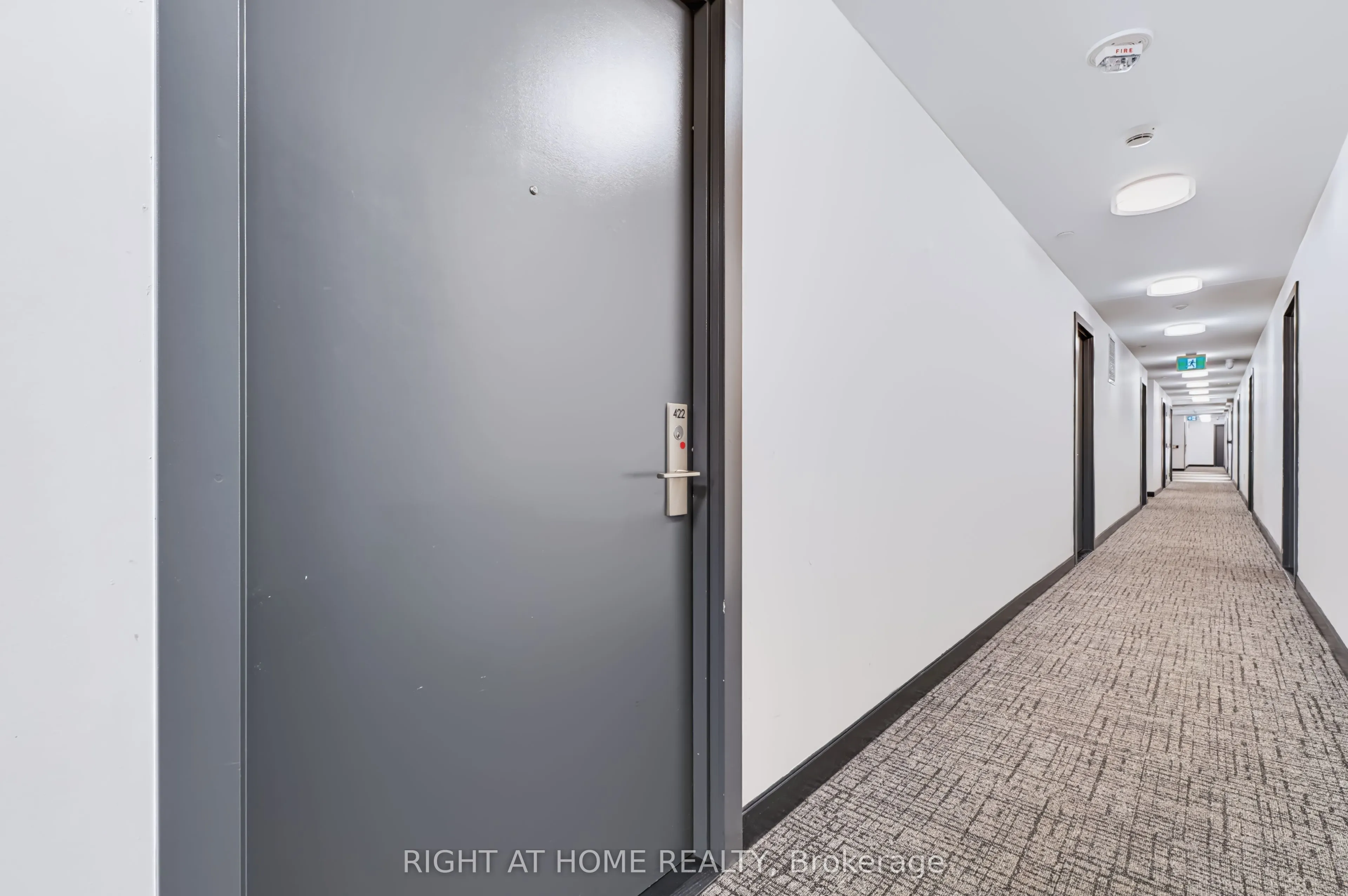 86 Dundas Street E #422