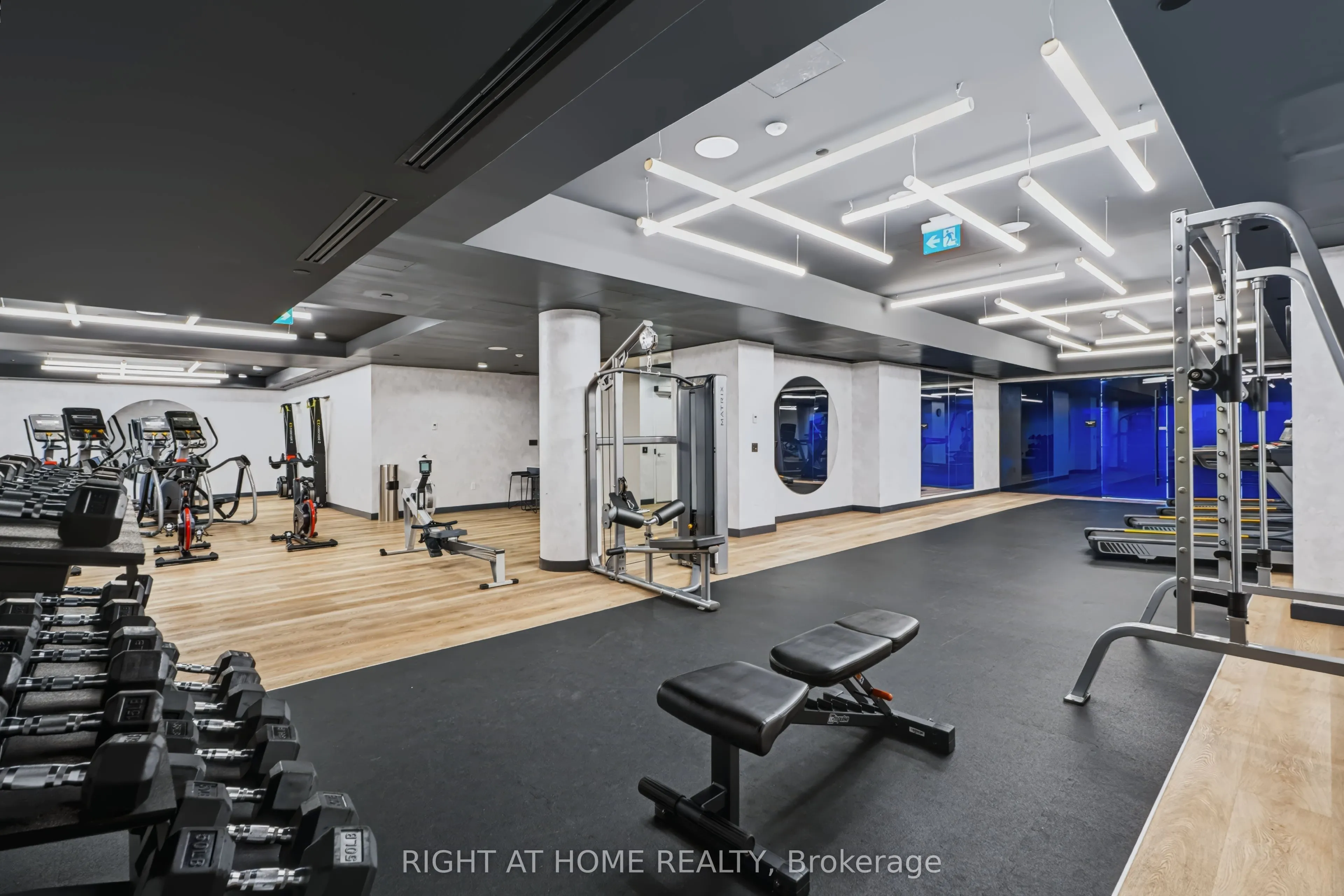 86 Dundas Street E #422