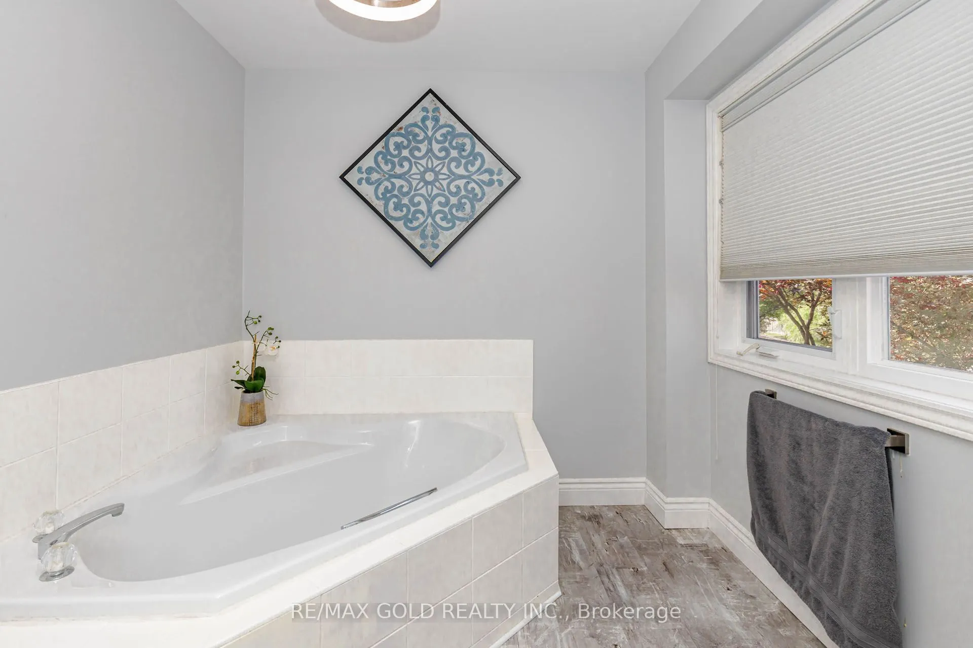 93 Lauchlin Crescent