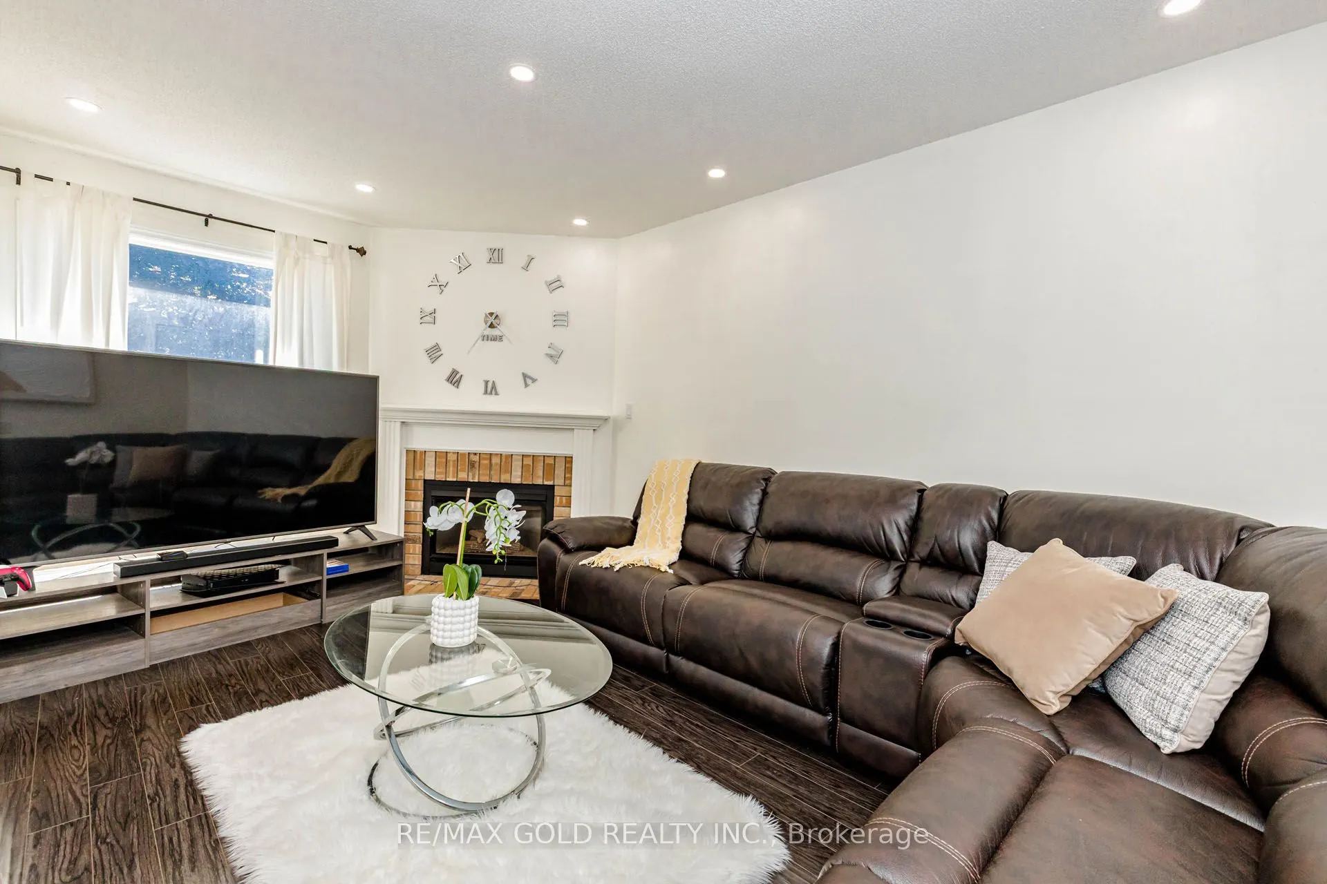 93 Lauchlin Crescent