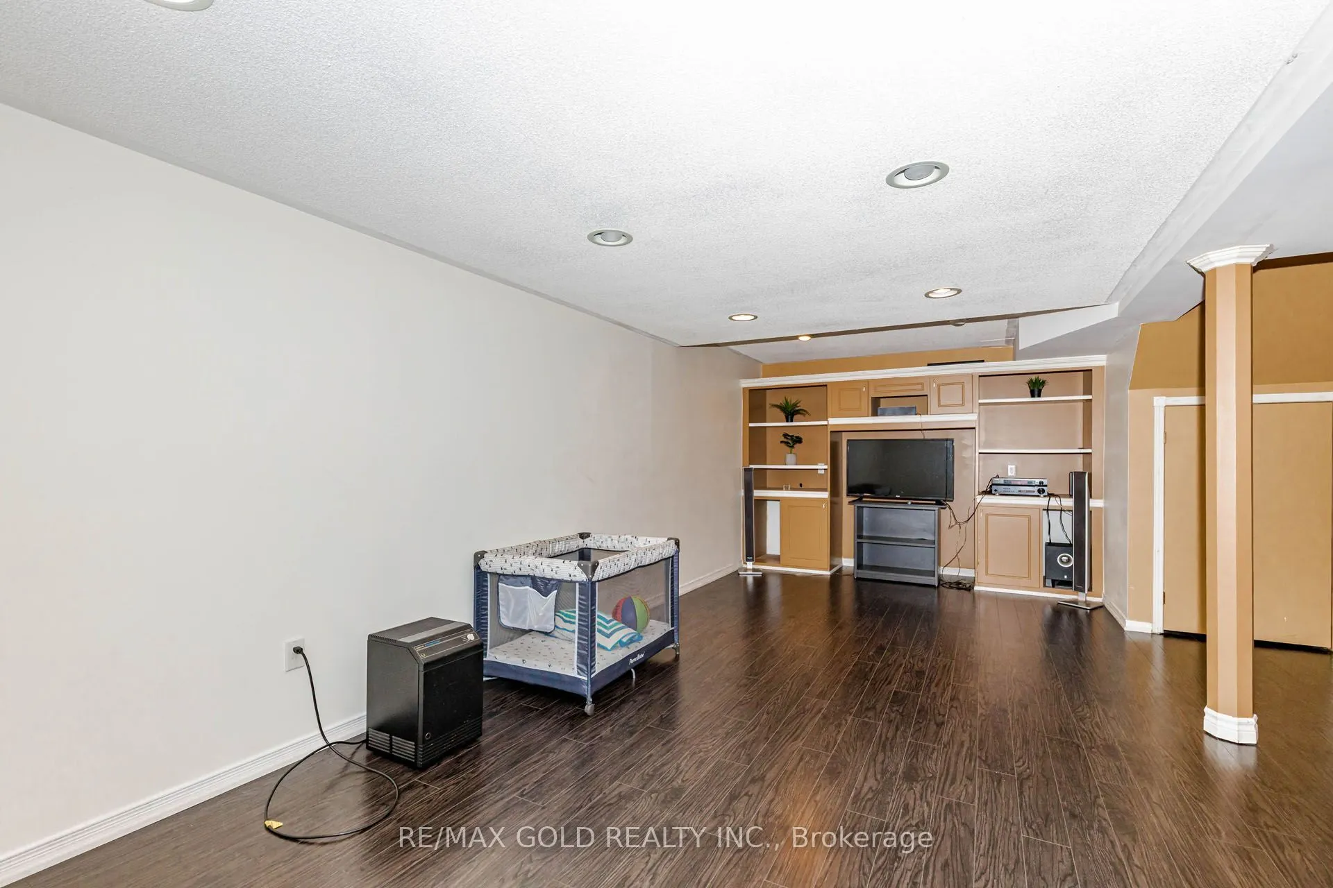 93 Lauchlin Crescent