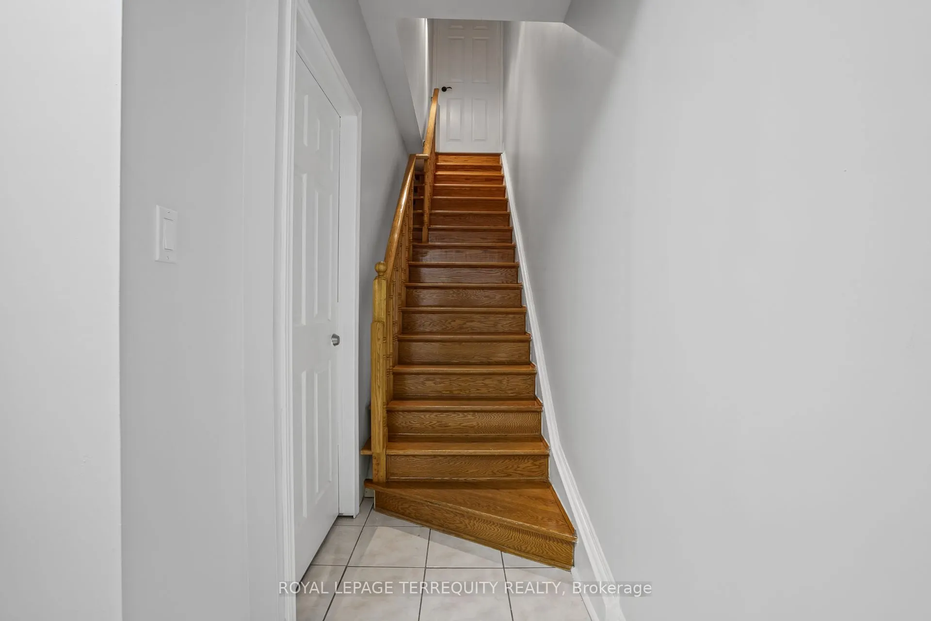 958 The Queensway