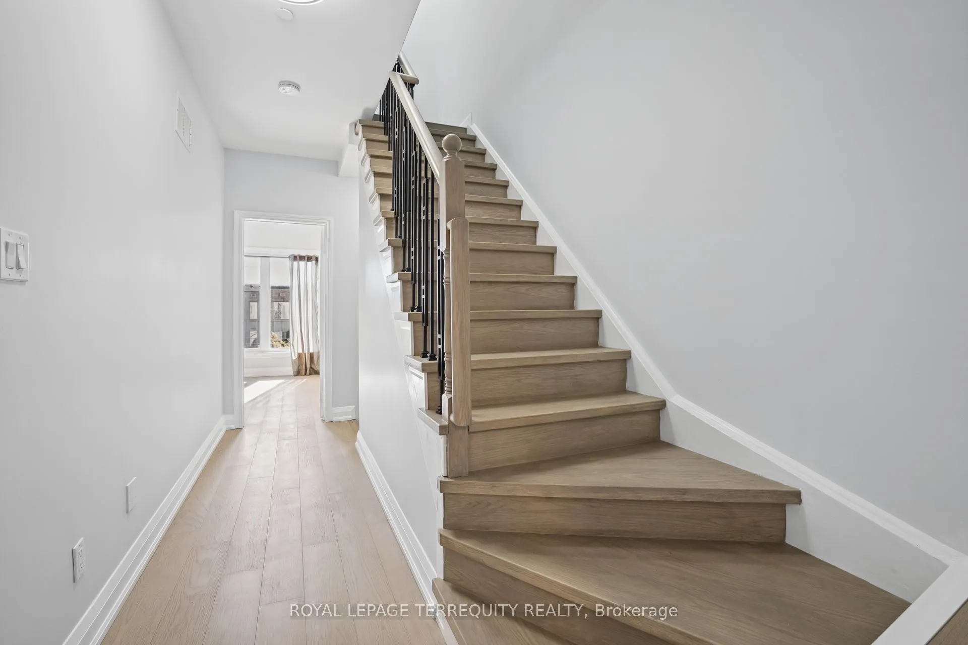 958 The Queensway